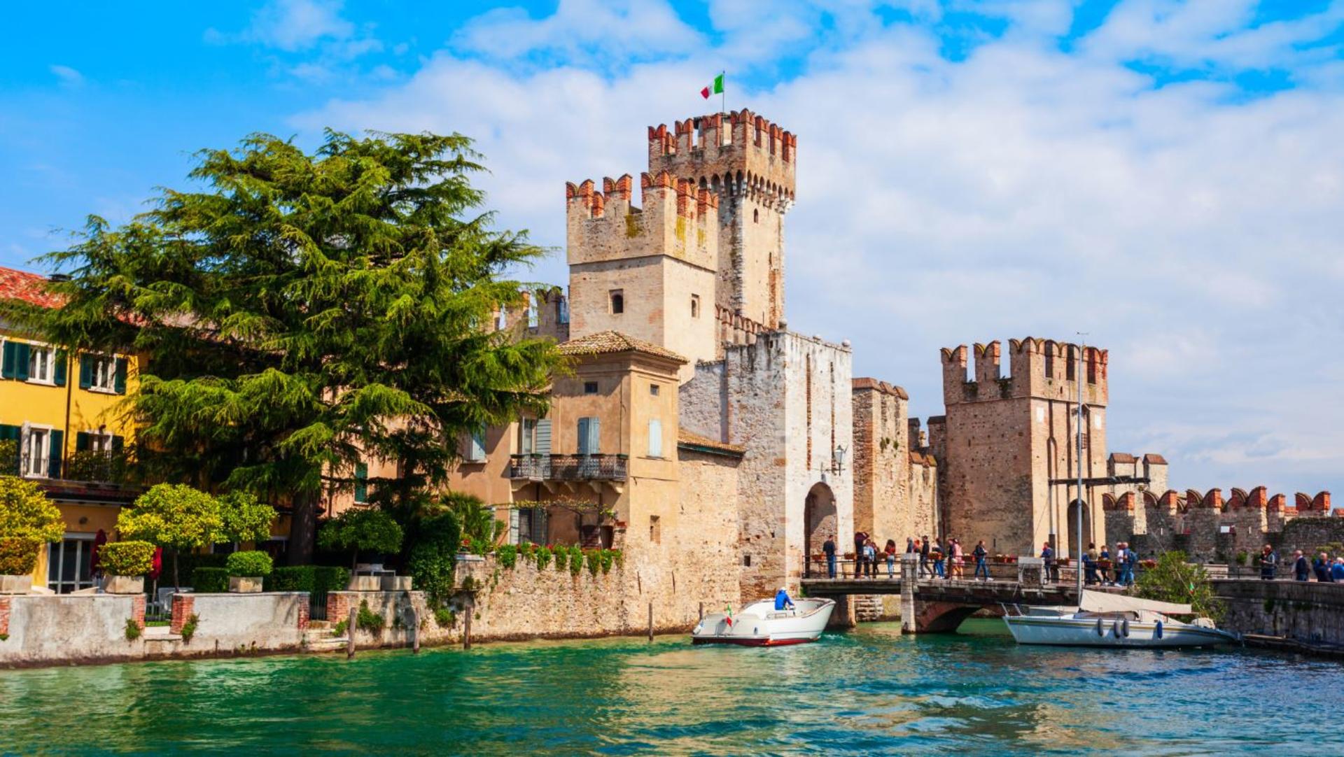 Verona and Sirmione Day Tour from Milan - Thumbnail 3
