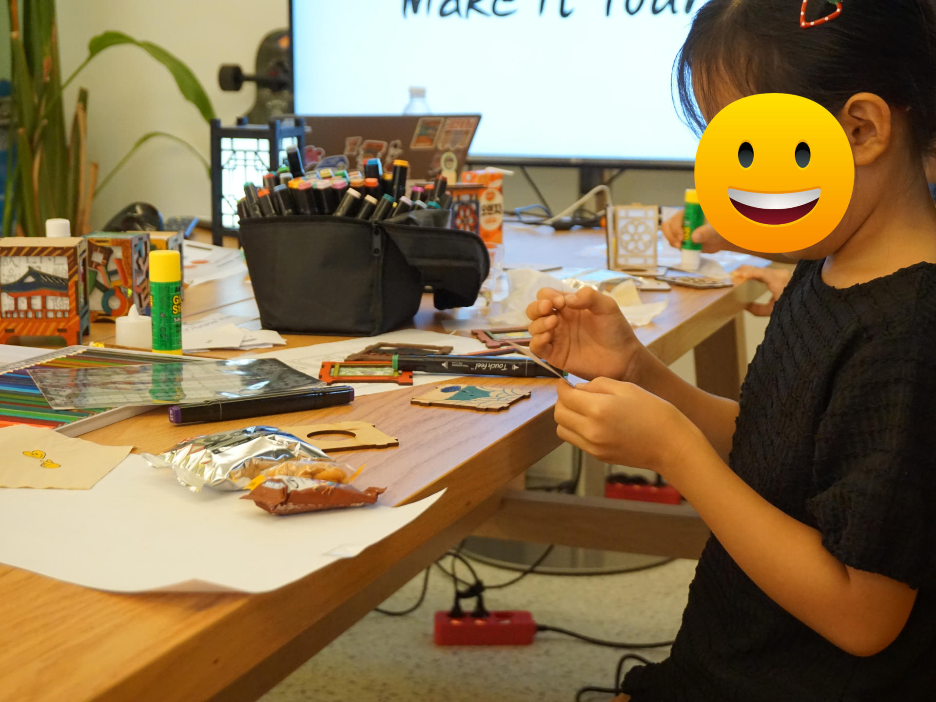 Kids Cultural Craft Workshop in Seoul: Mother-of-Pearl & Stamps - Thumbnail 4