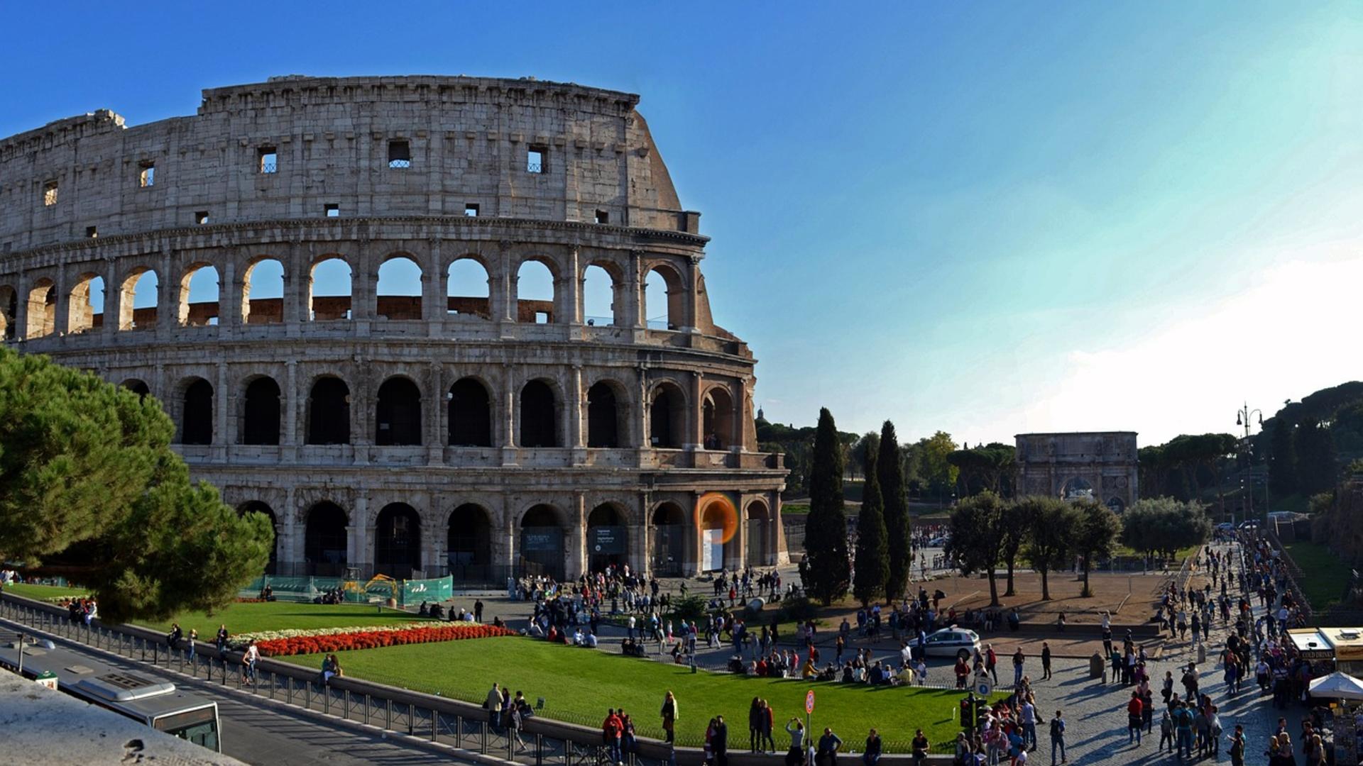 Colosseum, Roman Forum, and Palatine Hill Tour in Rome - Thumbnail 3