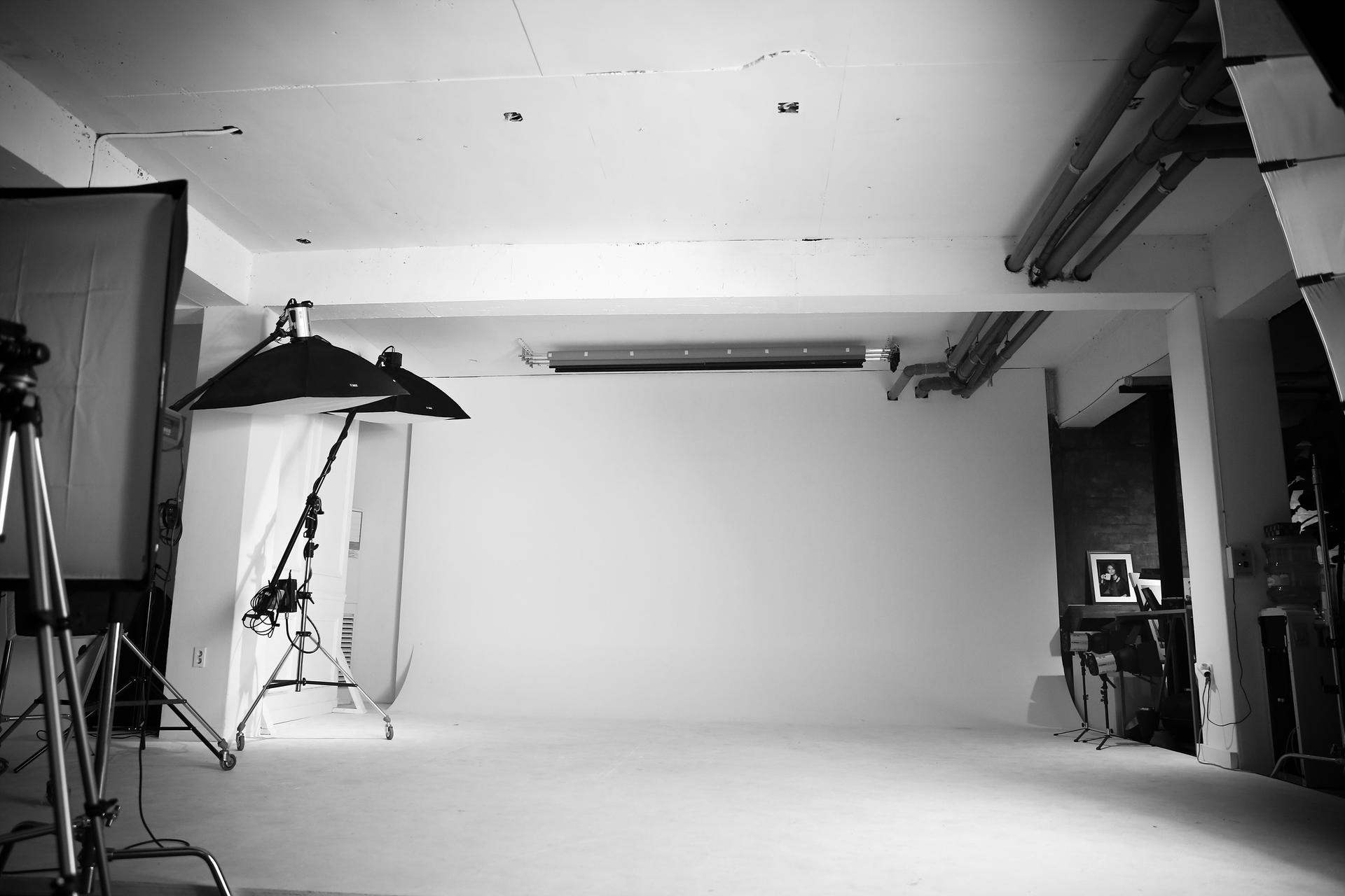 Seoul Hongdae Photo Studio Experience - Thumbnail 9