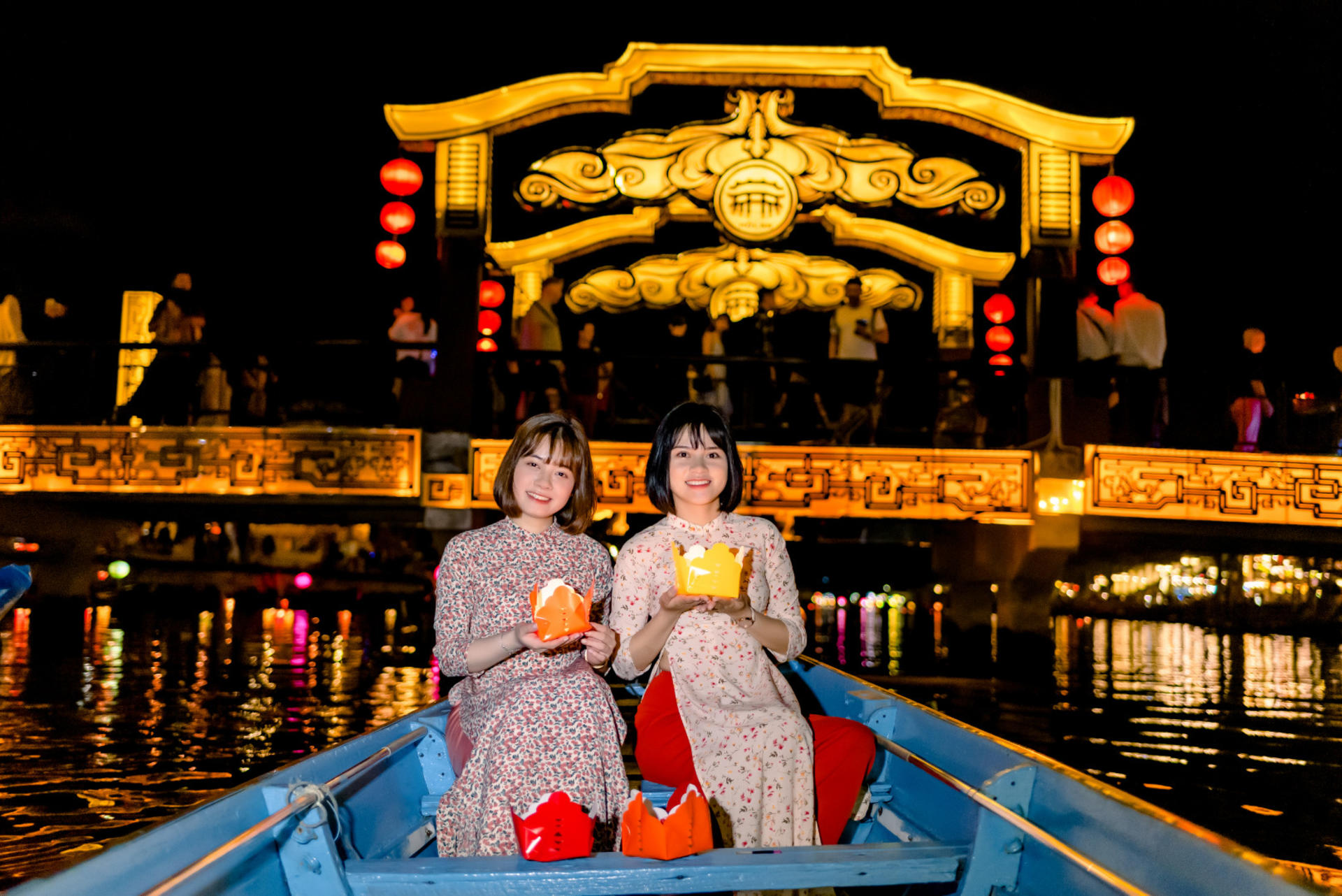 Boat Ride Ticket and Release Lantern at Hoai river in Hoi An  - Thumbnail 4
