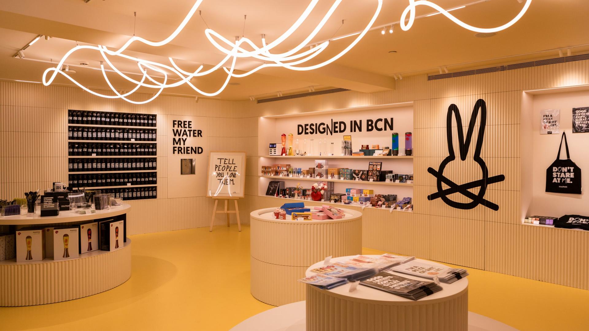 White Rabbit Museum Ticket in Barcelona - Thumbnail 5