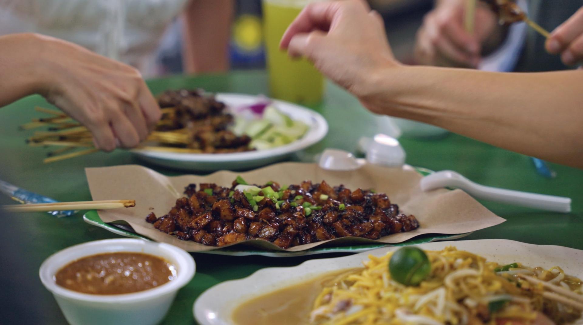 Chinatown Cultural Food Hunt Experience in Singapore - Thumbnail 3