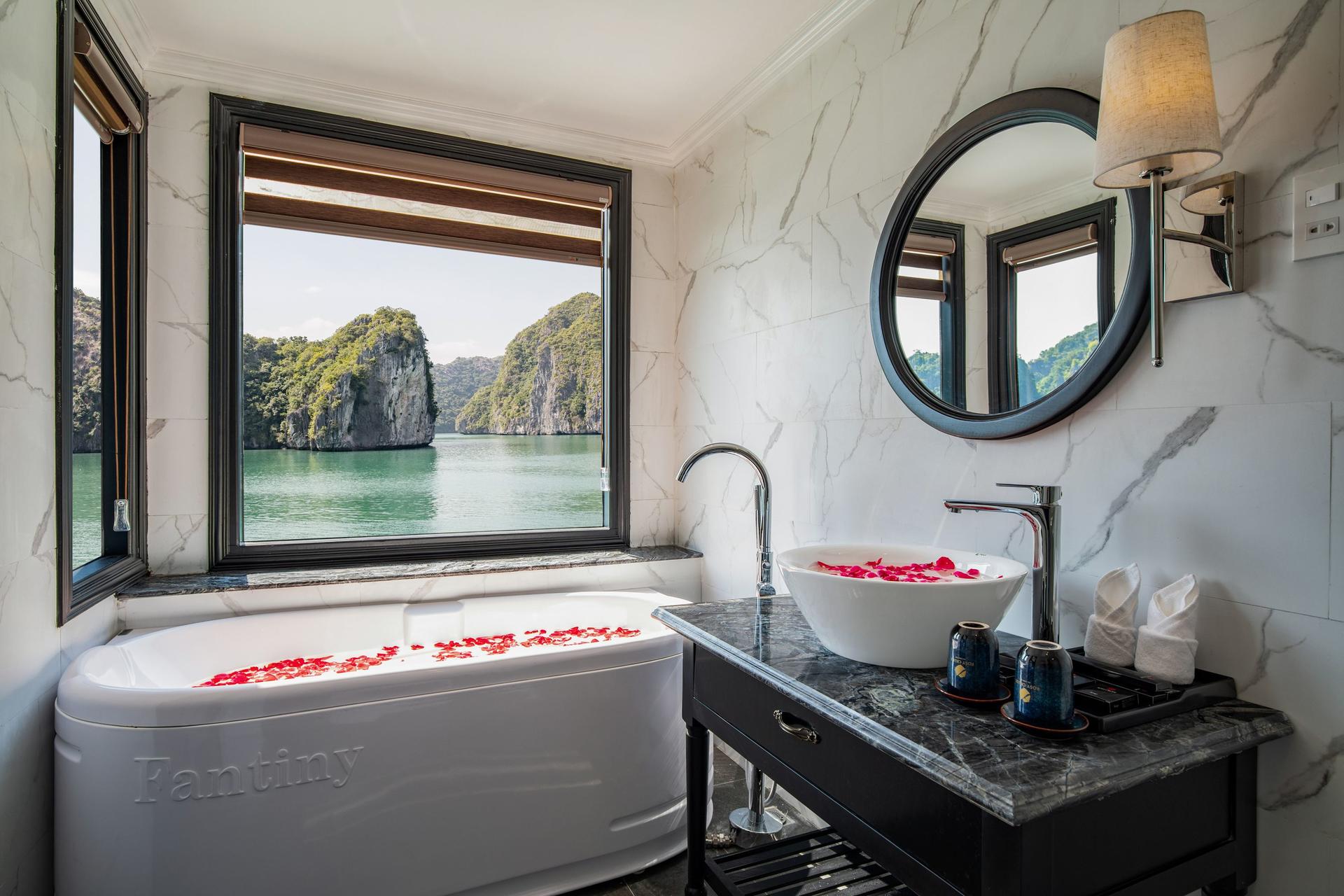Rosy 3D2N Cruise: Ha Long Bay & Lan Ha Bay Tour - Thumbnail 5