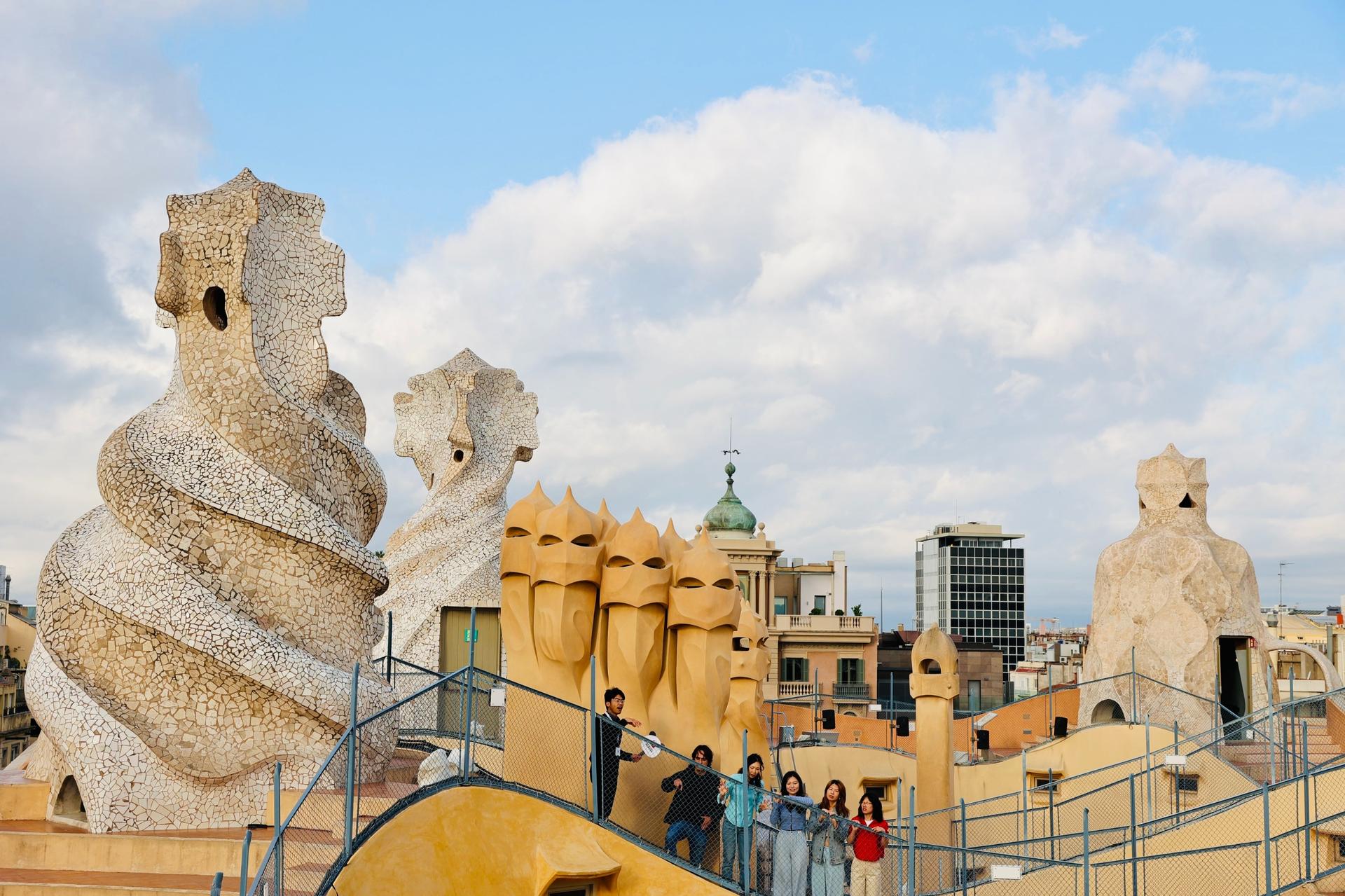 Gaudi Houses & Sagrada Familia Barcelona Full Day Walking Tour - Thumbnail 3