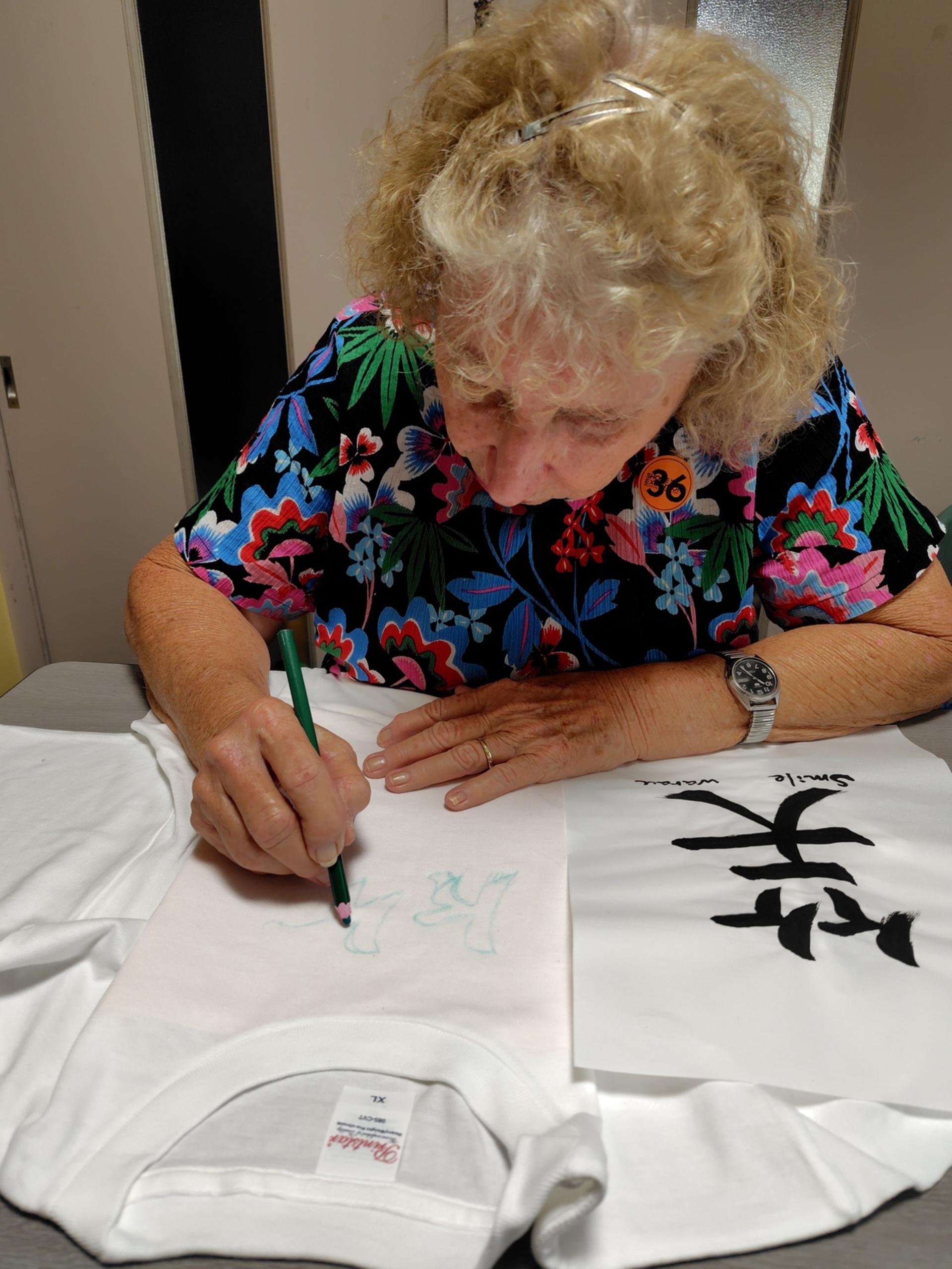 [Tokyo EdoHakuyo]: Kanji T-Shirt Painting & Okonomiyaki Making - Thumbnail 24