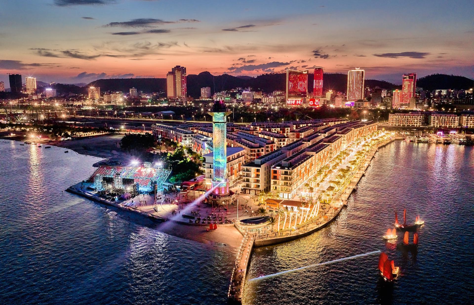 Dining Experience with Fireworks & 3D Mapping Sun Bavaria Ha Long - Thumbnail 10
