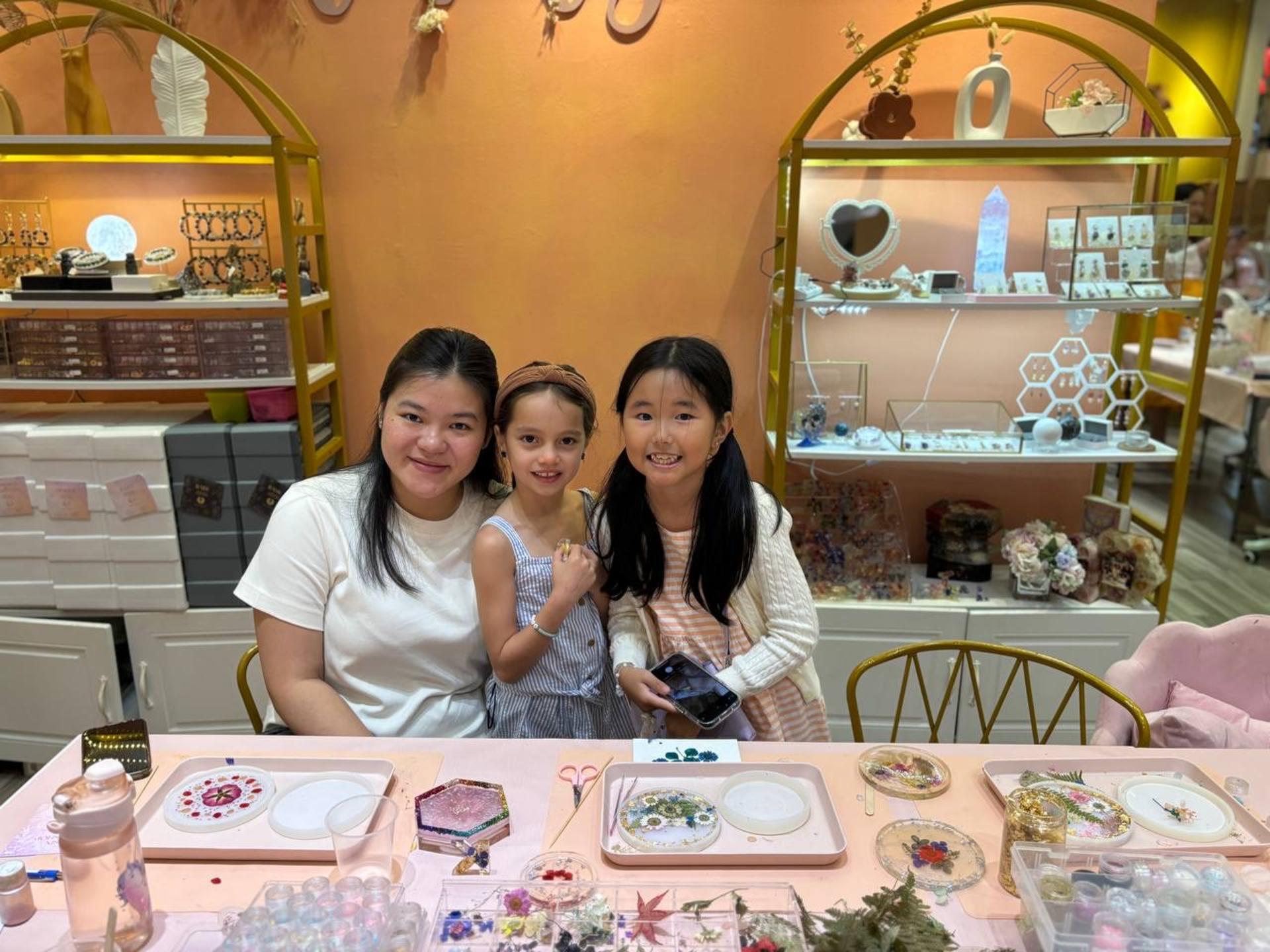 Floral Resin Coaster Workshop by Floral Knots at Orchard Gateway - Thumbnail 8
