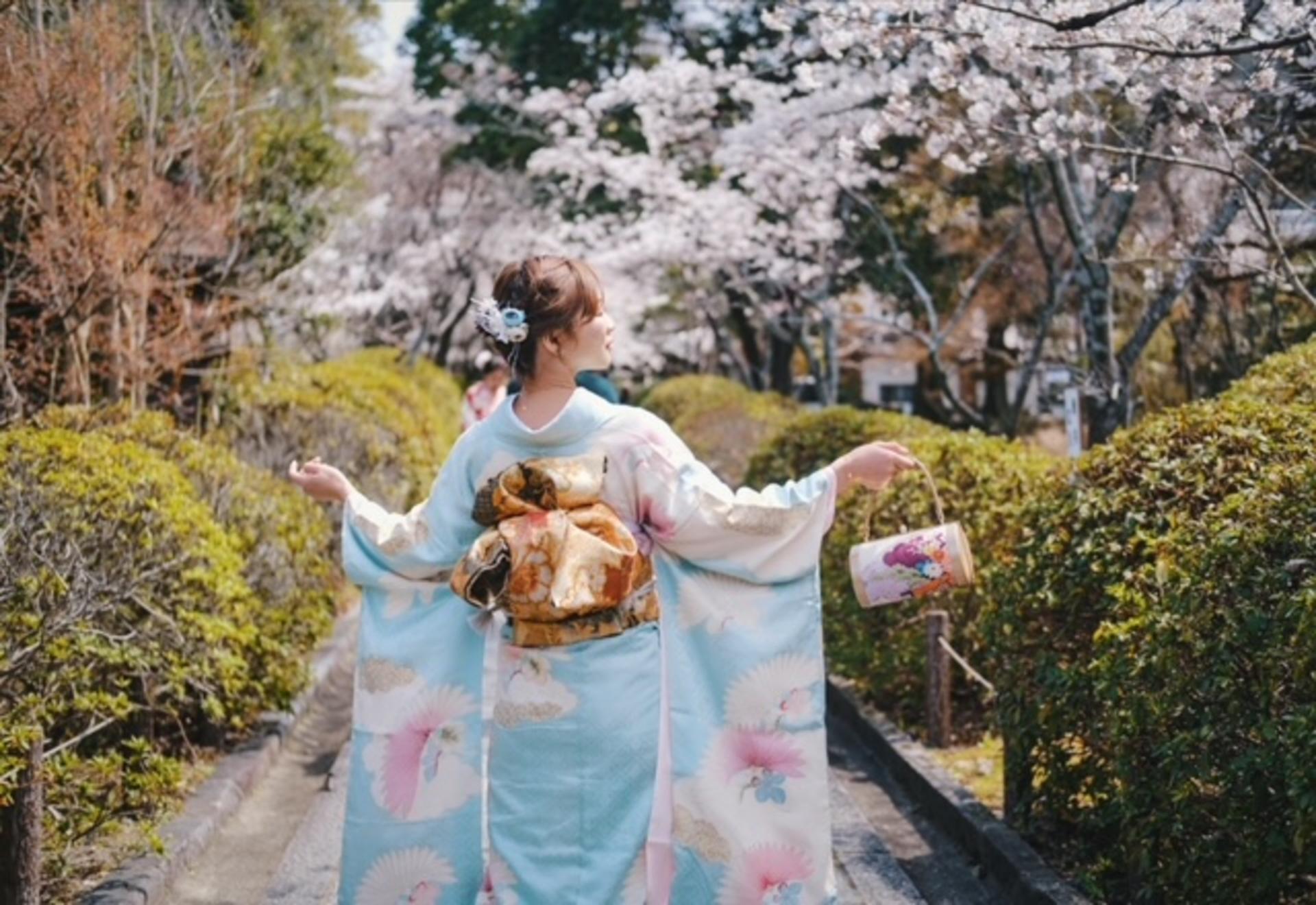 Kimono Rental (Kyoto/Provided by Kimono Rental Kanwa Yasaka Shrine) - Image 1