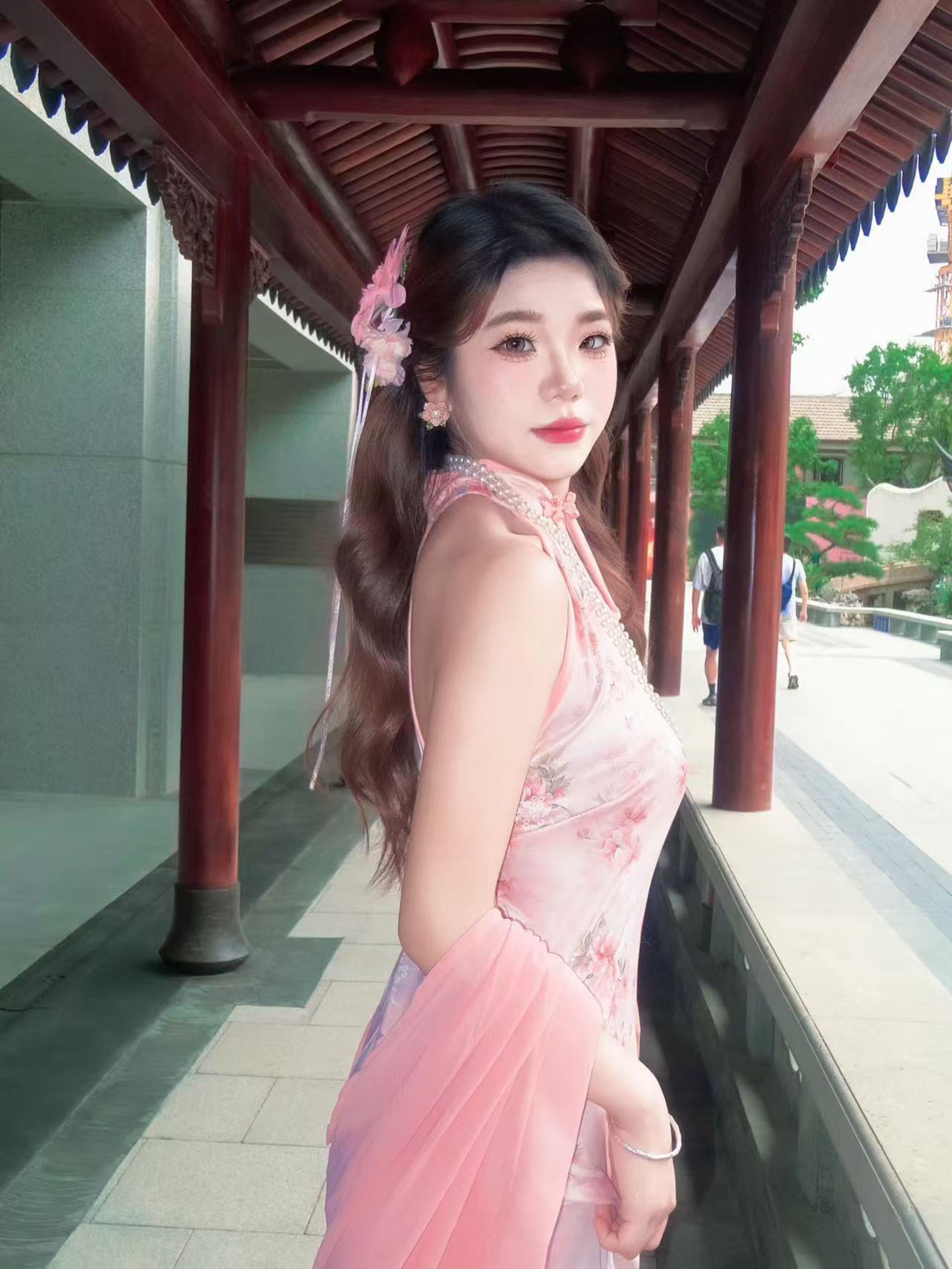 Shanghai Yu Garden Traditional Chinese Costume Hanfu Qipao Experience (Hanfu Rental/Makeup/Photography) - Thumbnail 9