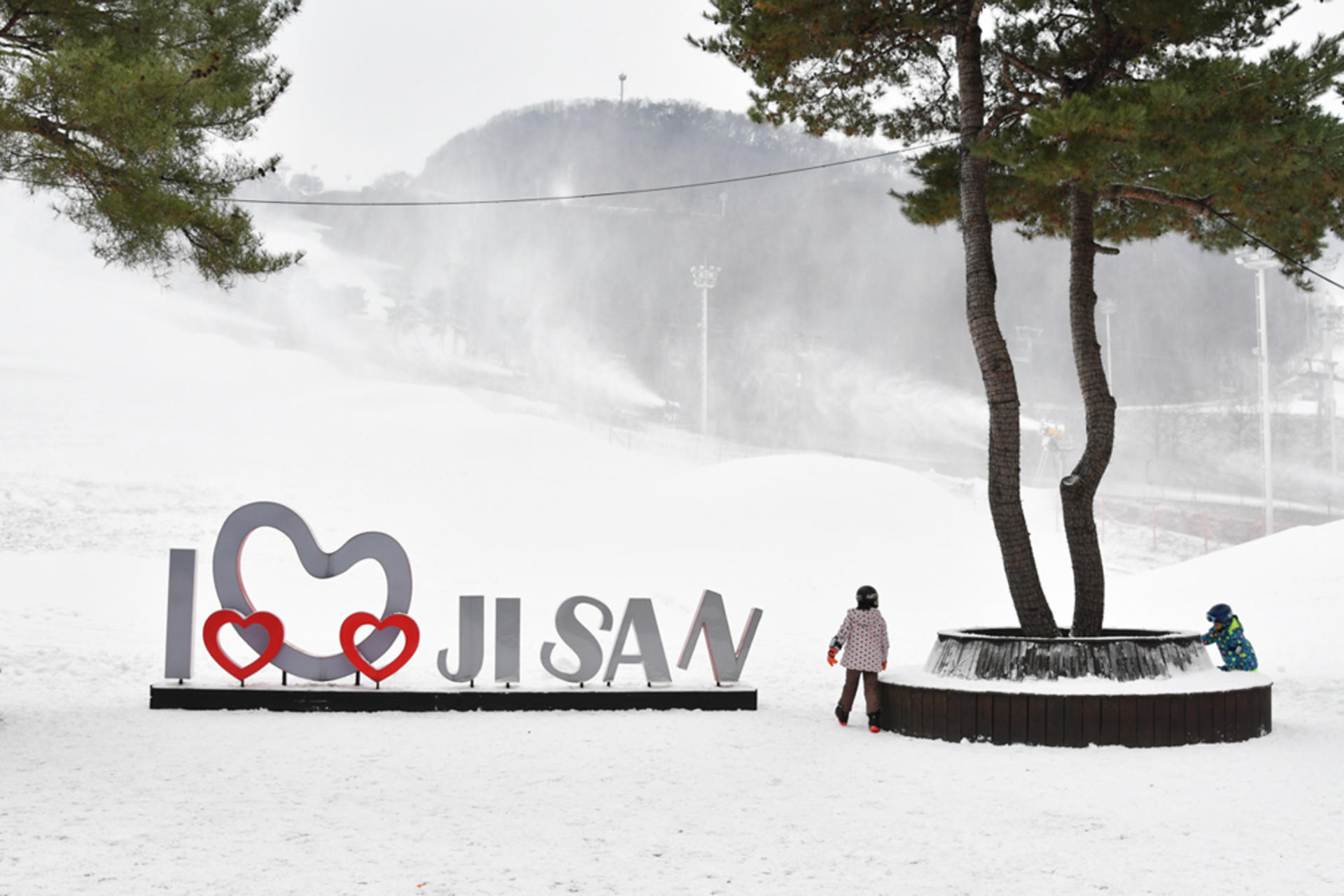 Lotte World + Gyeonggi-do Hot Places Day Tour - Thumbnail 22