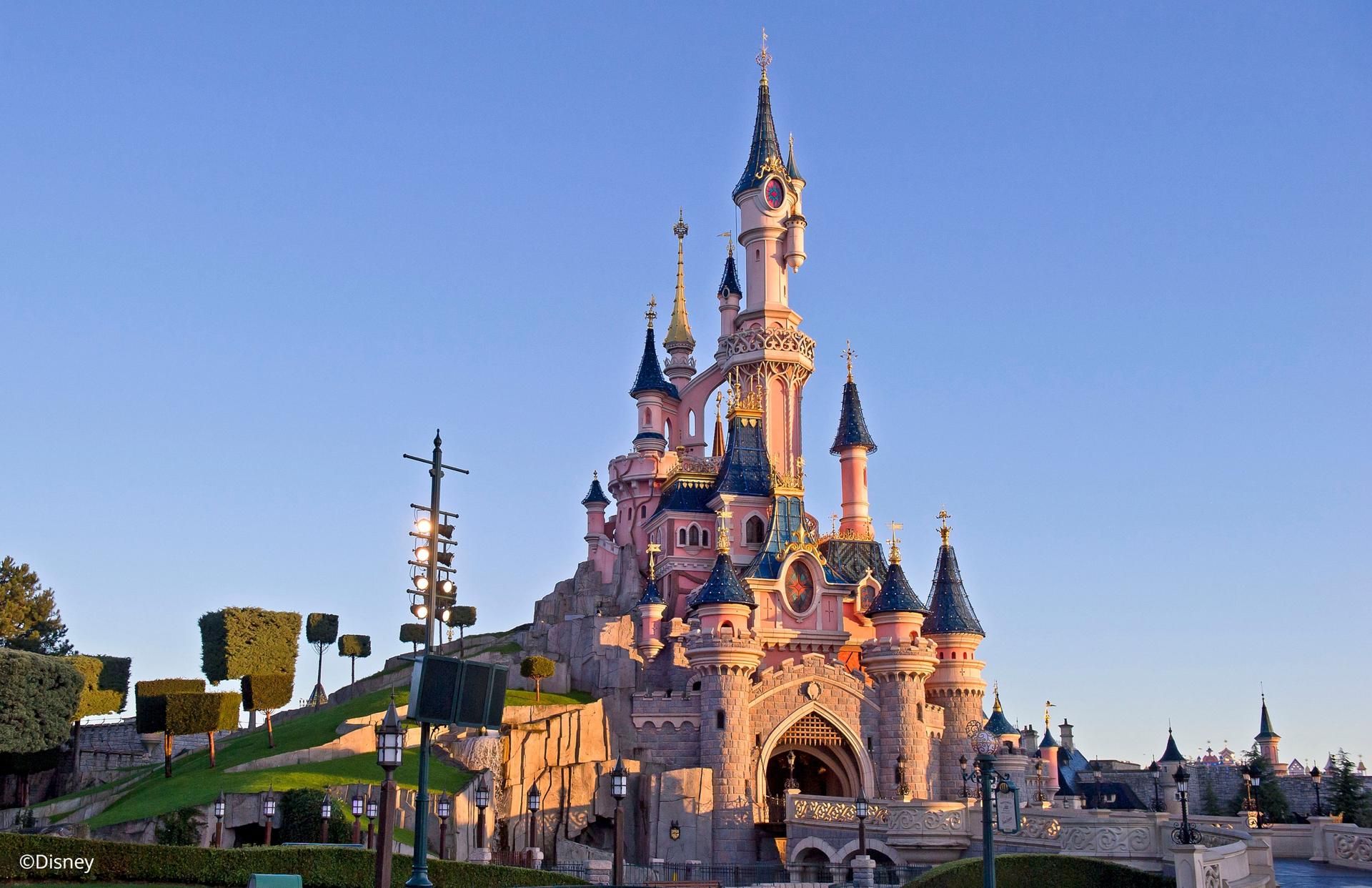 Disneyland Paris Theme Park Ticket - Thumbnail 15