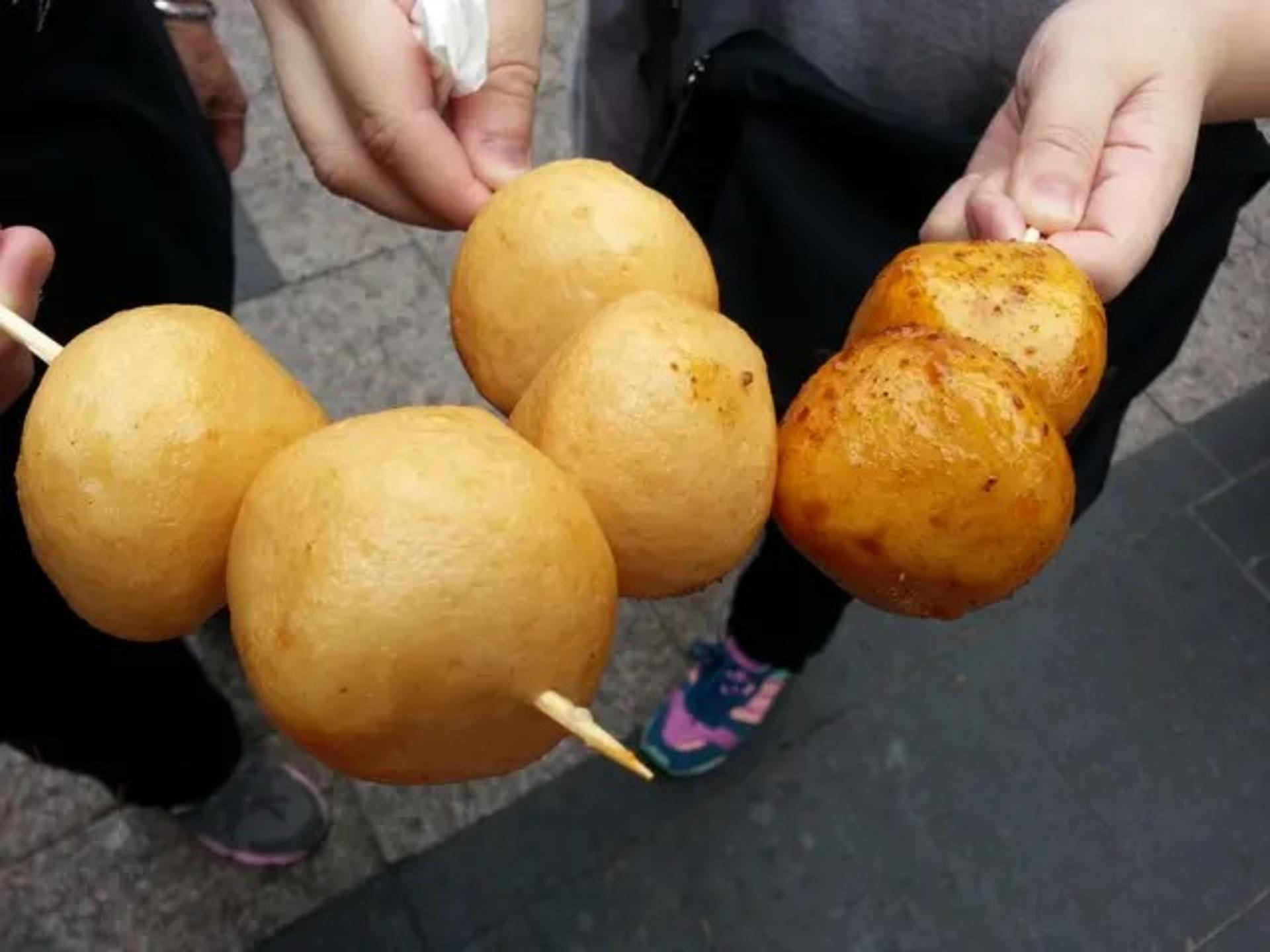 Hong Kong Cheung Chau & Central Half-Day Heritage Tour - Thumbnail 5