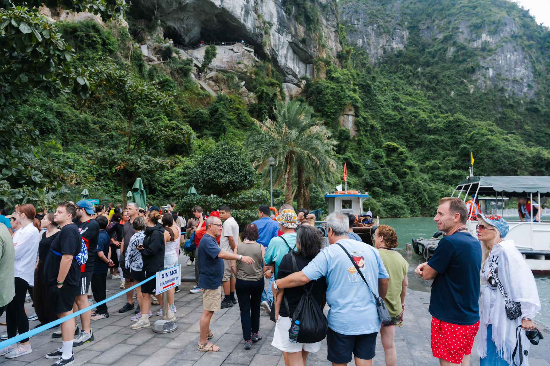 Du Yen 2D1N Luxury Cruise: Ha Long Bay with Sung Sot & Ti Top - Thumbnail 23