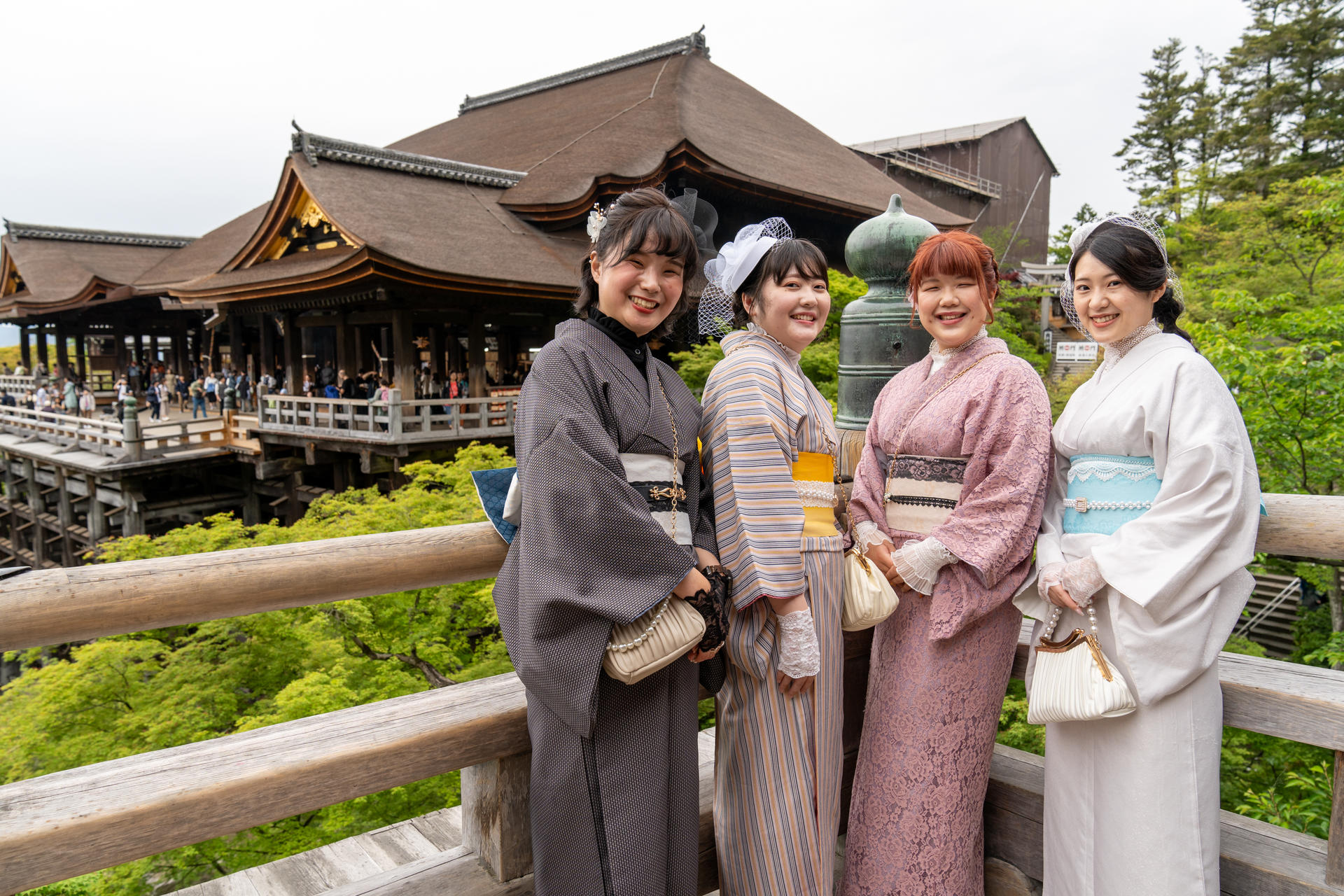 Kyoto Gion | Kimono Rental with Hair Set, Makeup & Photo Shot - Thumbnail 20