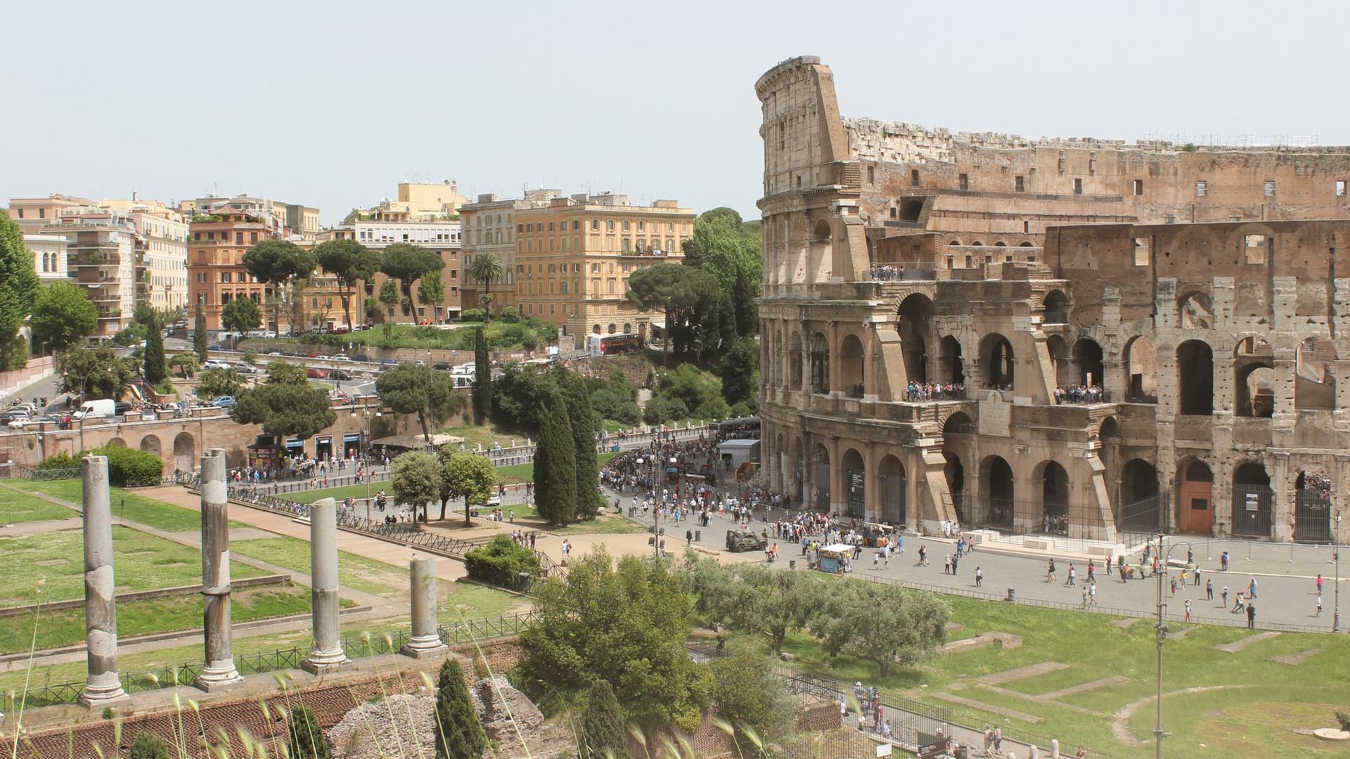 Colosseum ticket with AI guide app and 3D map in Rome - Thumbnail 9