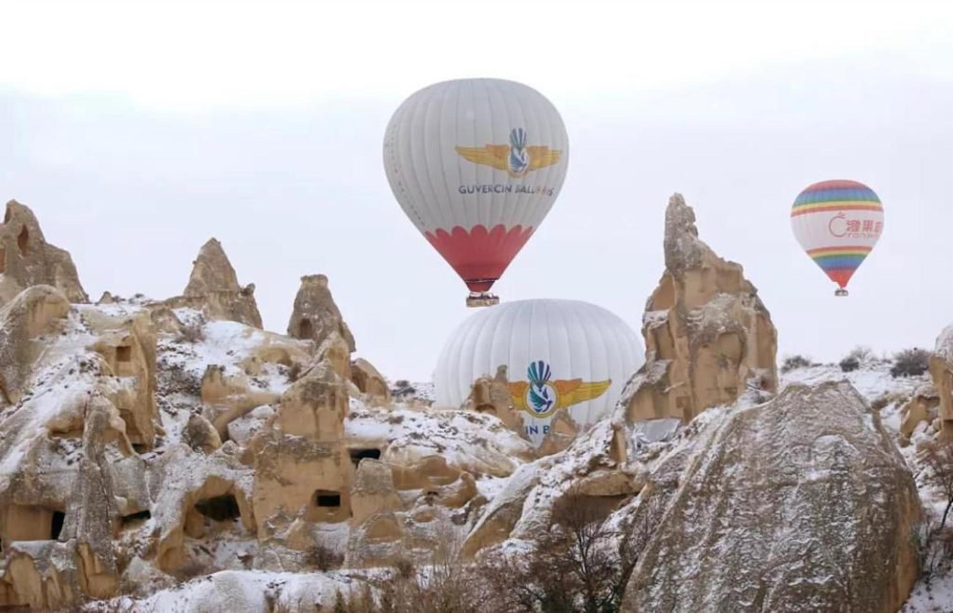 Cappadocia Sunrise Hot Air Balloon Flight over Fairy Chimneys - Thumbnail 9