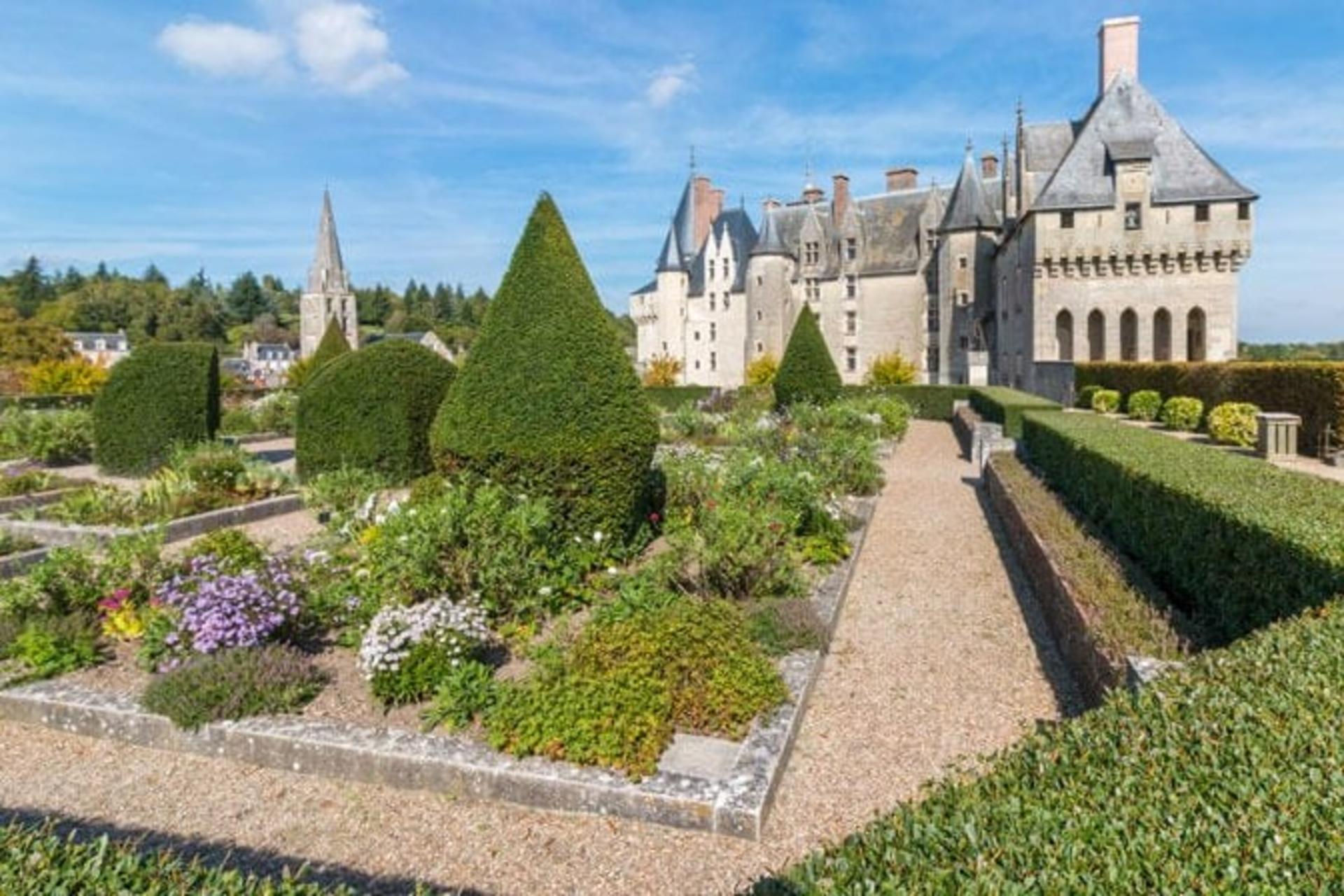 2D1N Mont Saint-Michel and Loire Valley Chateaux Tour from Paris - Thumbnail 5