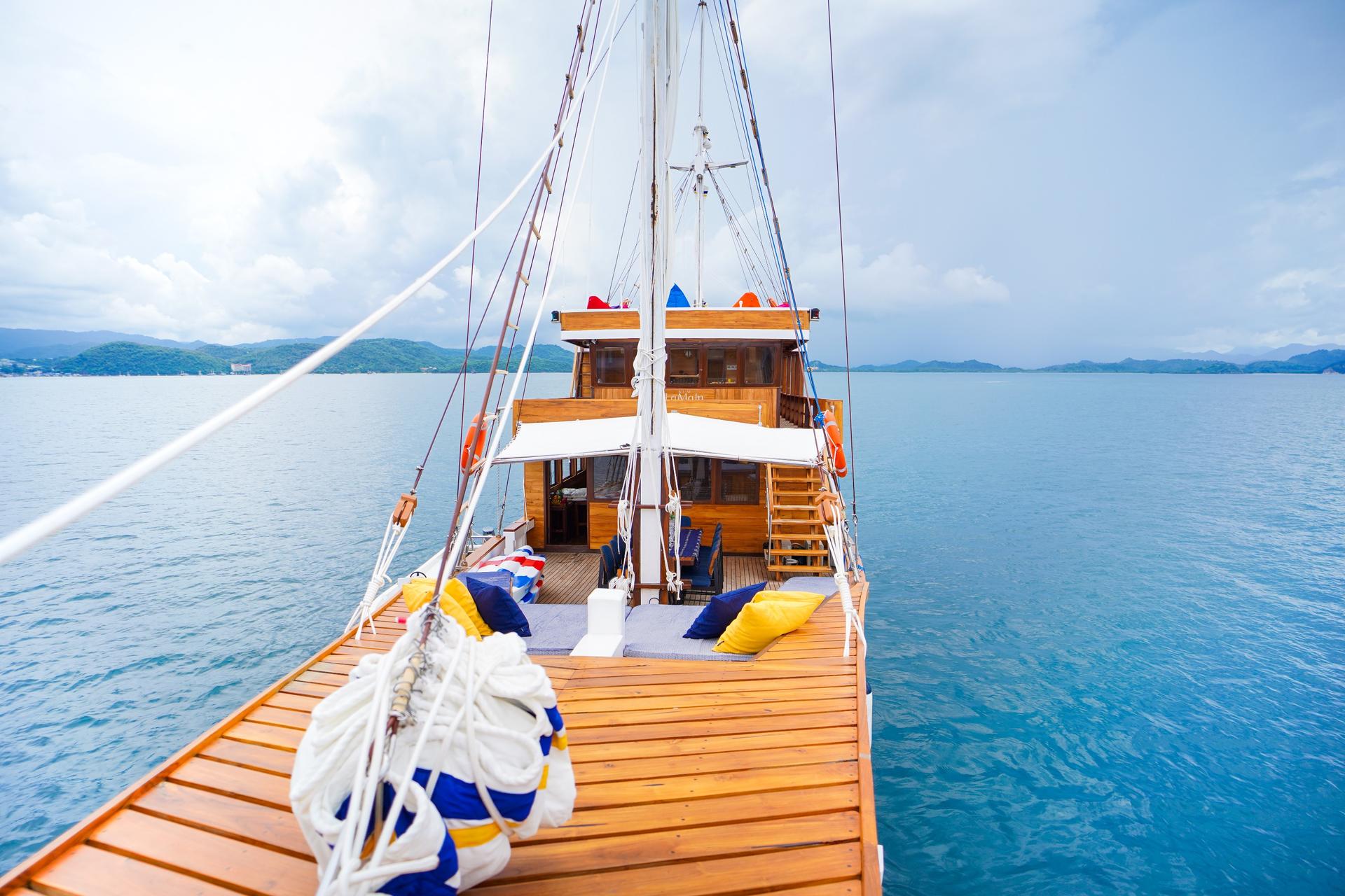 Labuan Bajo Multi-Day Phinisi Liveaboard Experience - Thumbnail 5