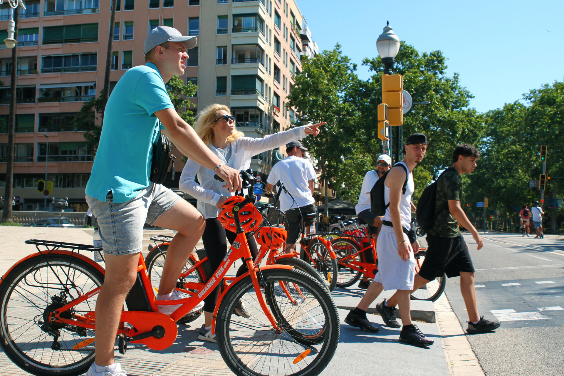 Barcelona Top 20 Bike & E-Bike Tour with Local Guide - Thumbnail 15