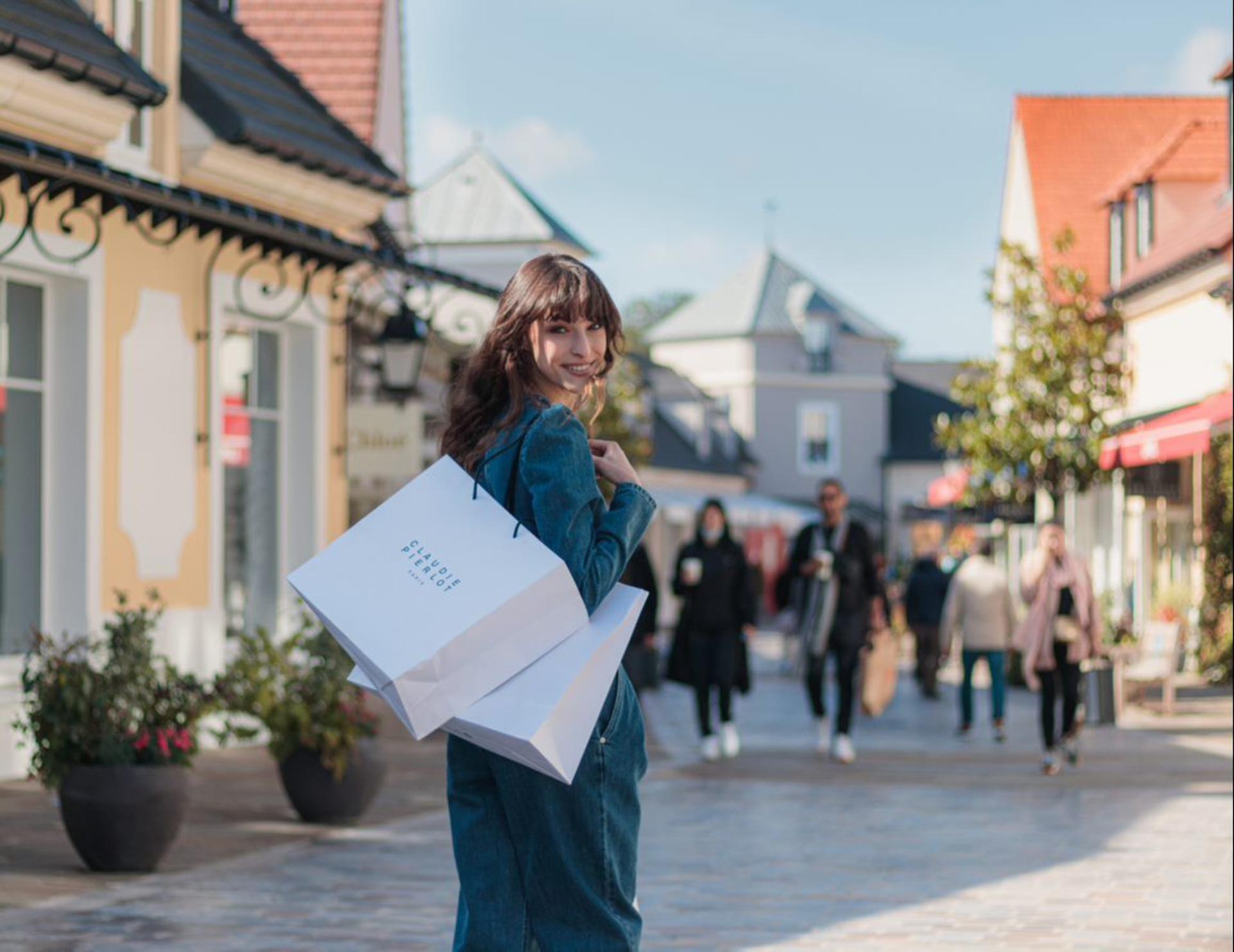 La Vallee Village Shopping Express from Paris - Thumbnail 4