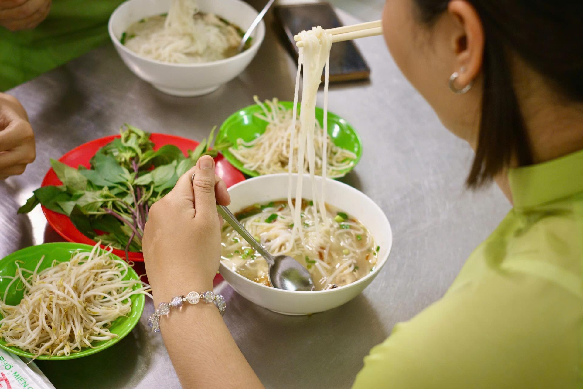 Ho Chi Minh City: Street Food Tour with 12 Tastings - Thumbnail 62