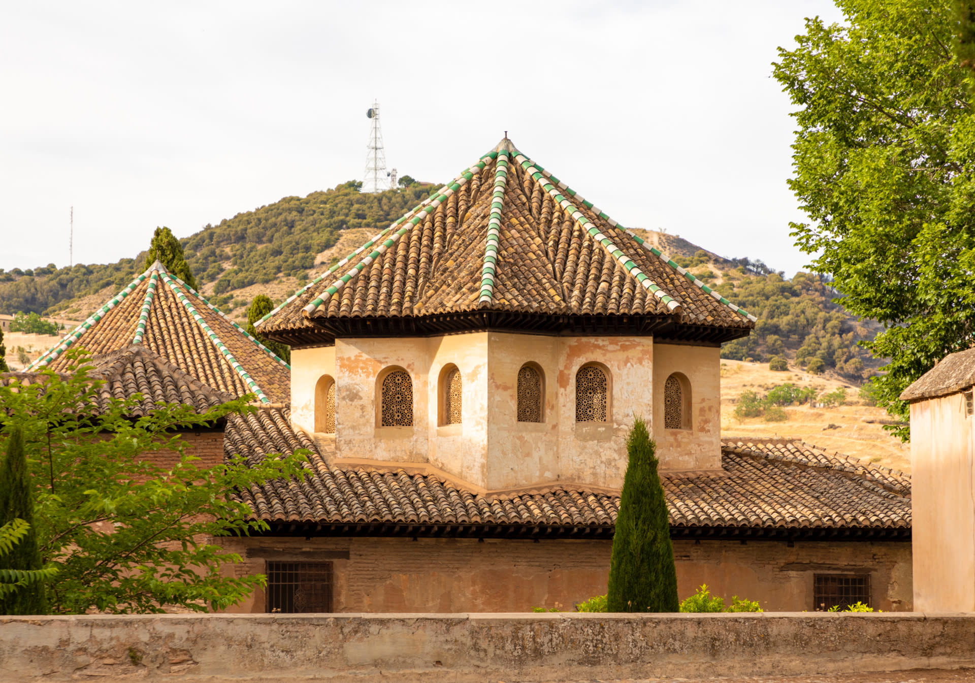 Private Alhambra Scavenger Hunt and Sights Self-Guided Trip - Thumbnail 3