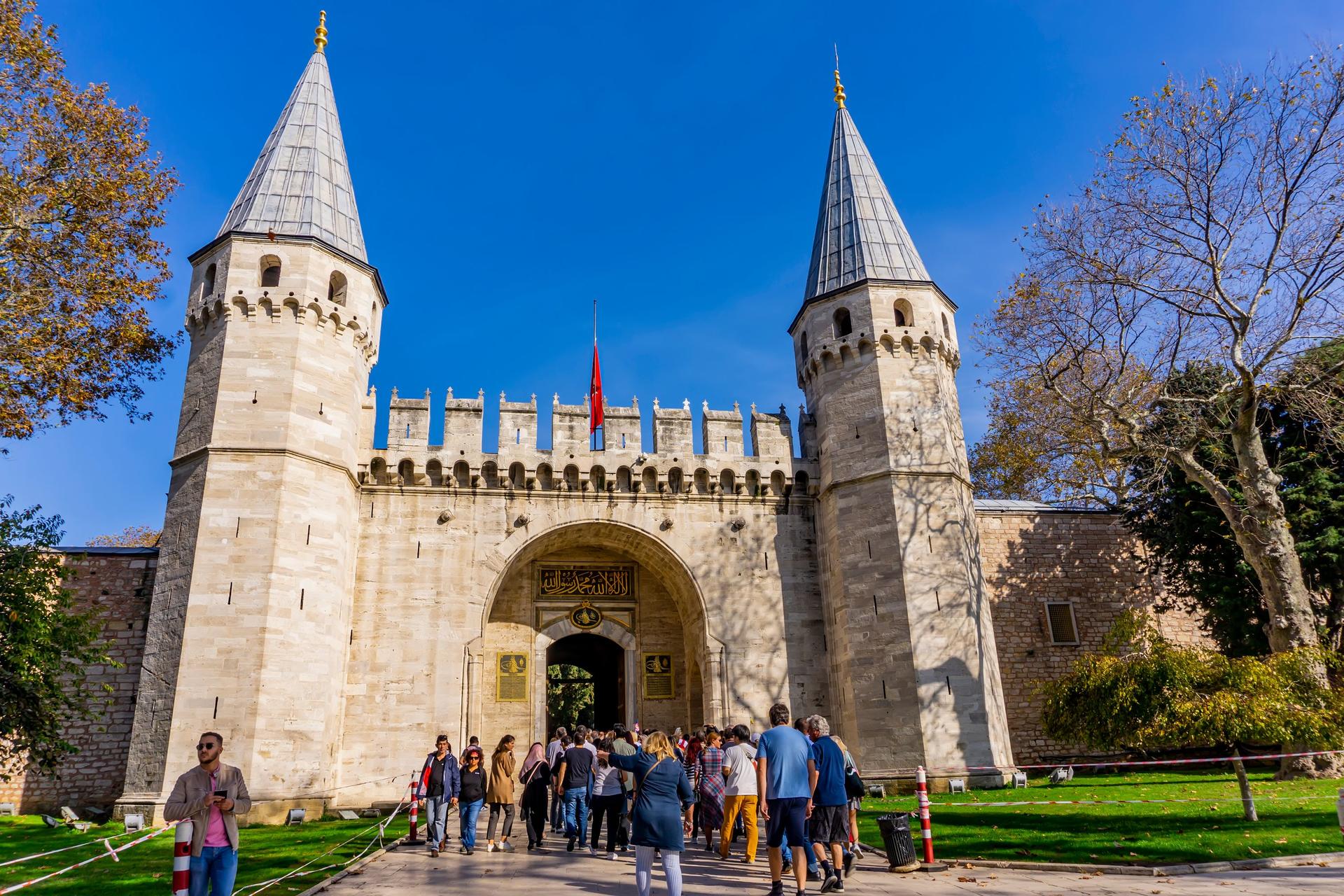 Topkapi Palace, Harem and Basilica Cistern Guided Tour with Tickets - Thumbnail 2