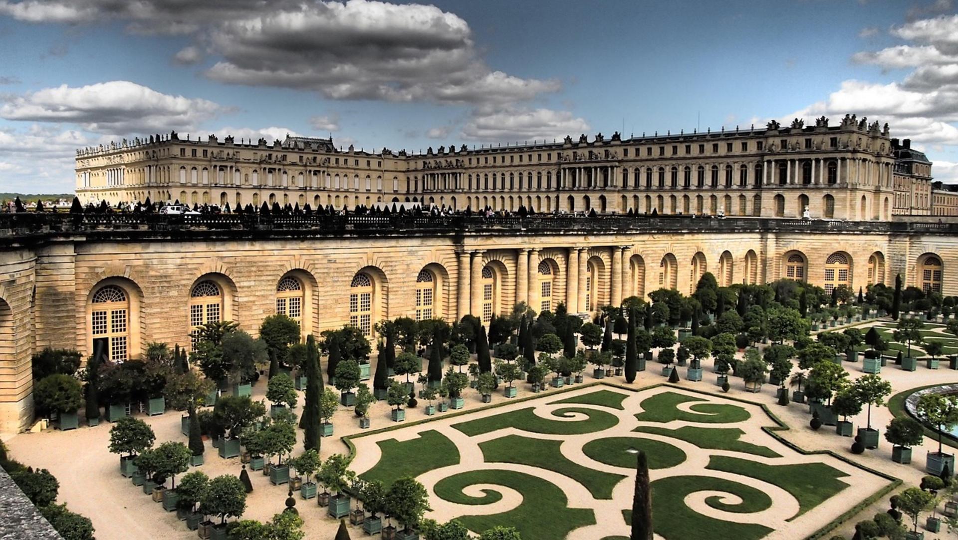 Eiffel Tower & Versailles Palace: Full-Day Guided Experience - Thumbnail 3