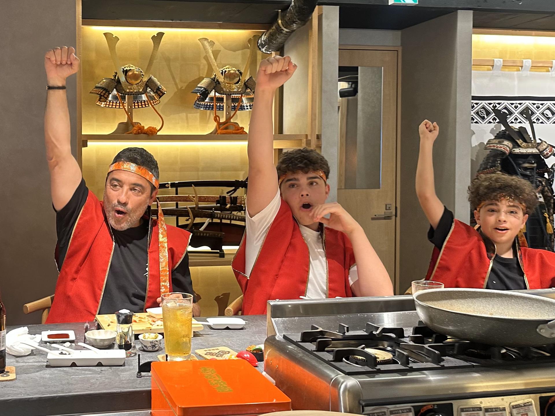 Luxury Samurai Sushi Dining Show in Asakusa Tokyo - Thumbnail 2