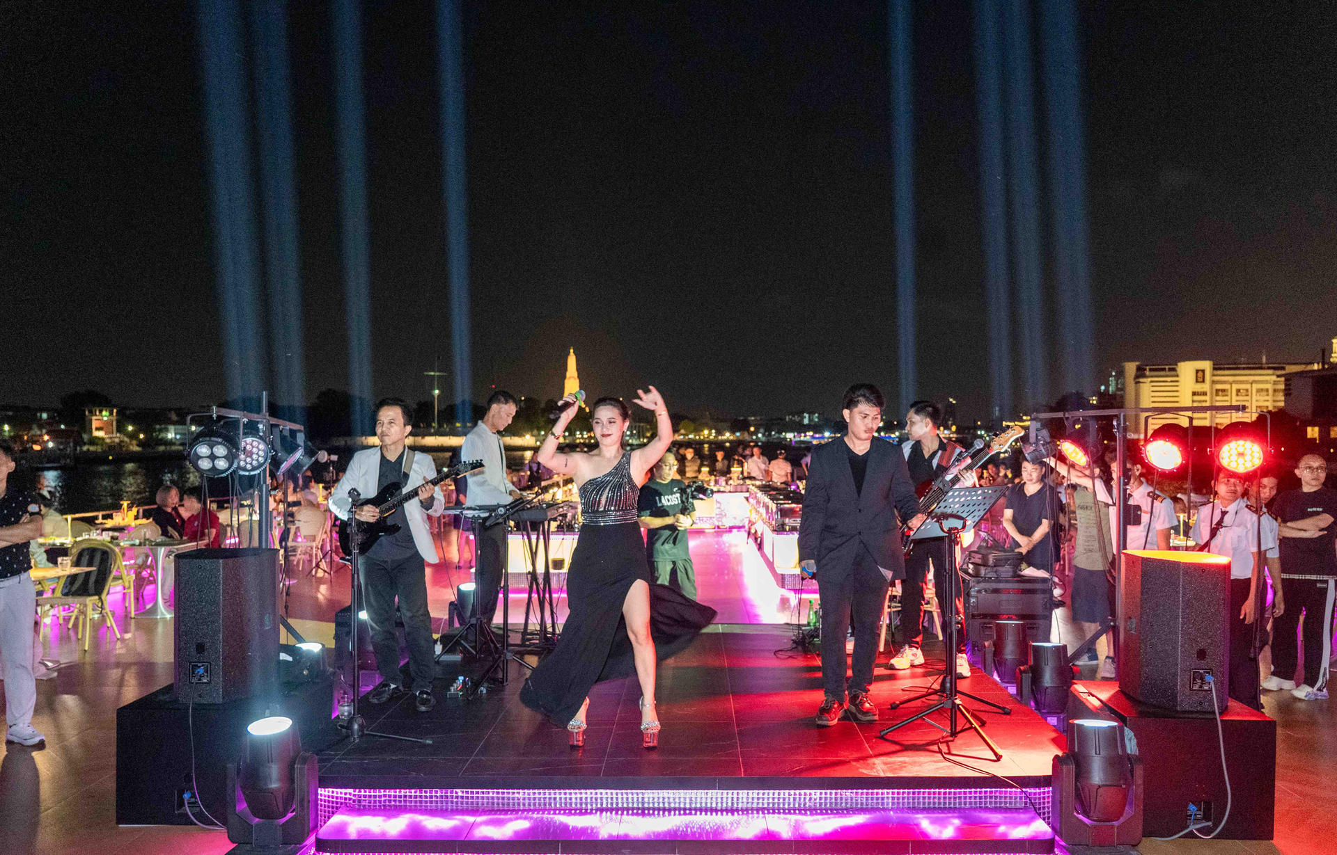 Super Galaxy Dinner Cruise in Bangkok - Thumbnail 7