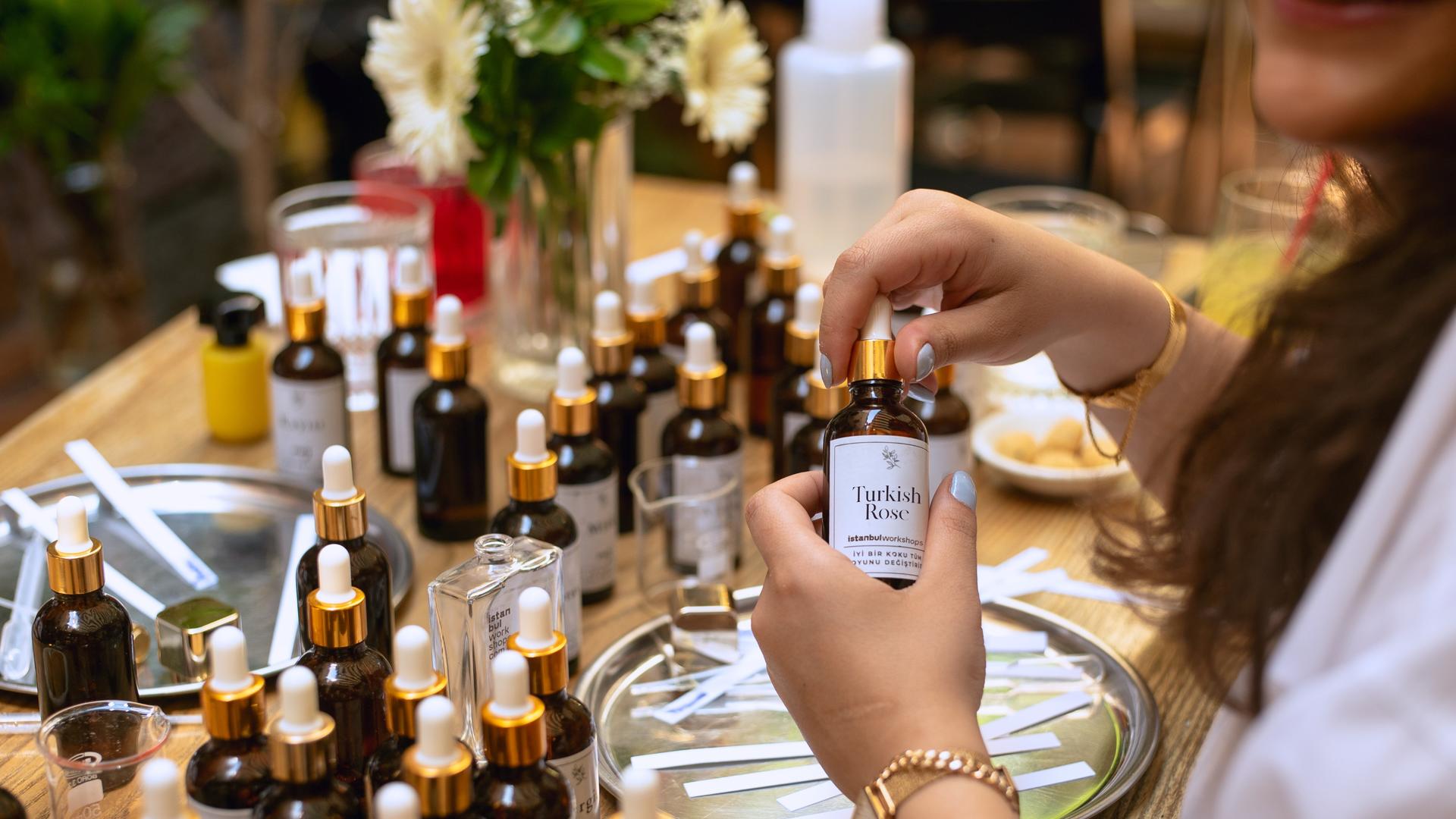 Perfume making workshop experience in Istanbul - Thumbnail 4