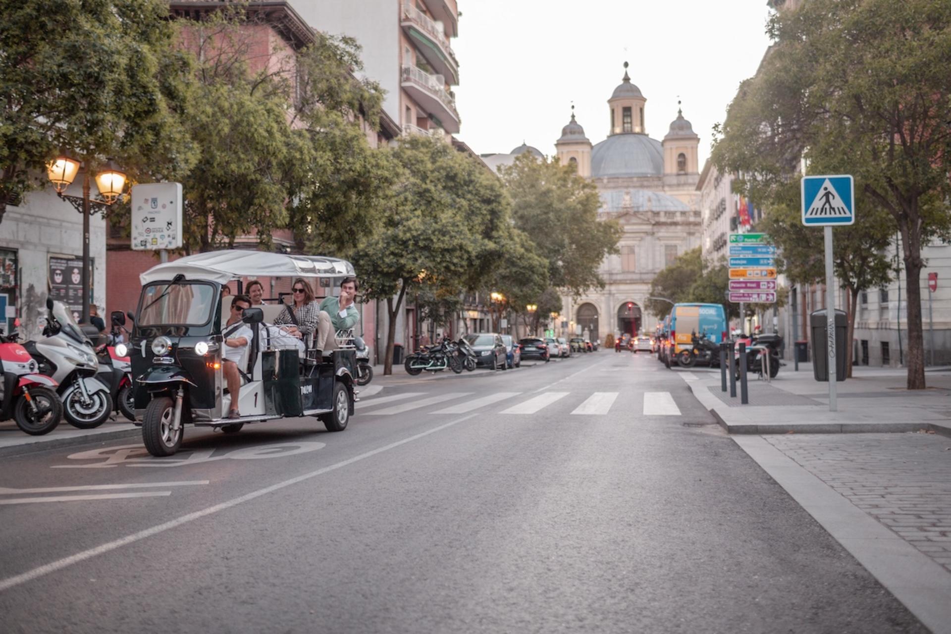 Tuk Tuk tour in Madrid - Thumbnail 3