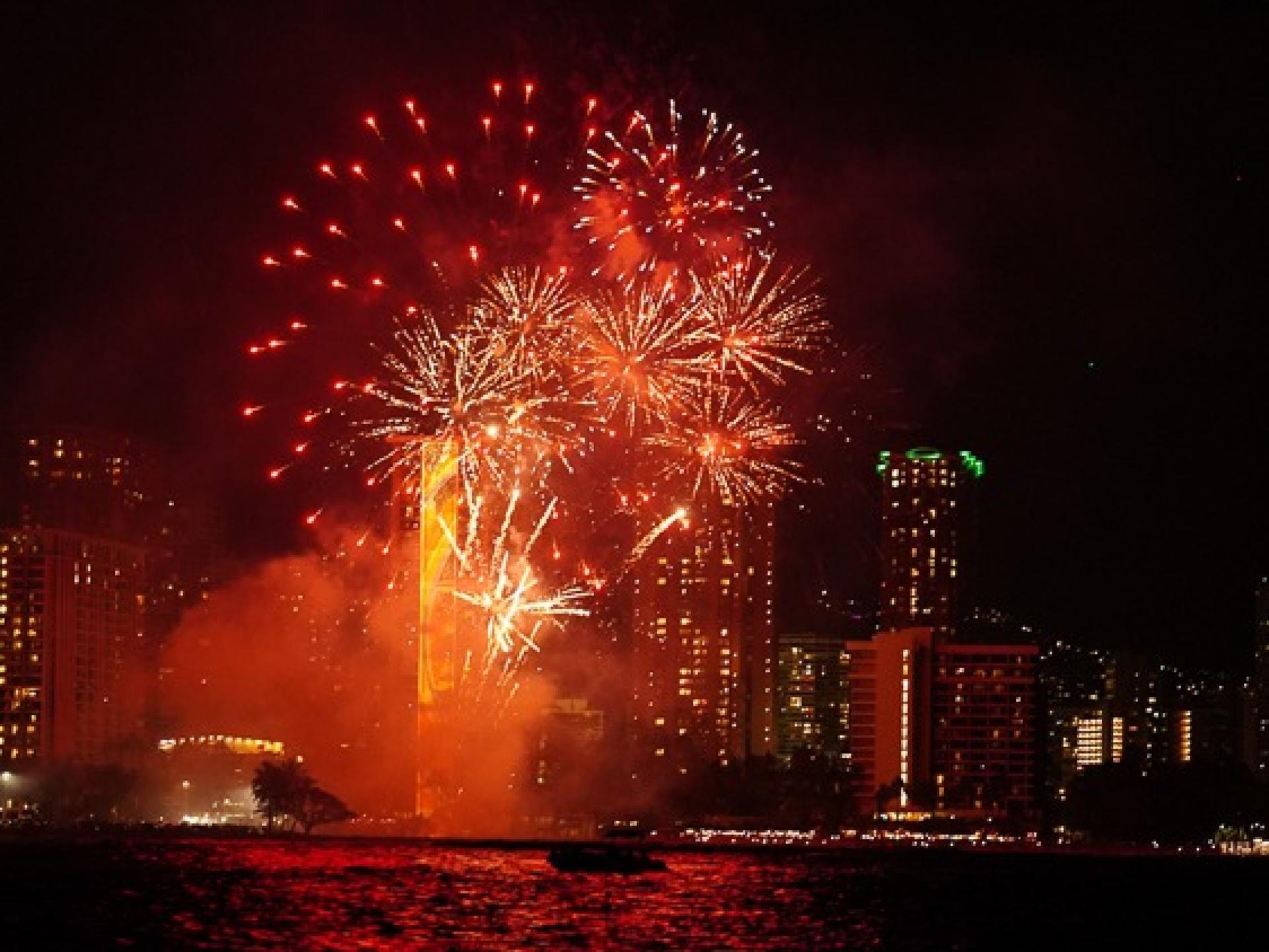 Waikiki Friday Night Fireworks Cruise - Image 1