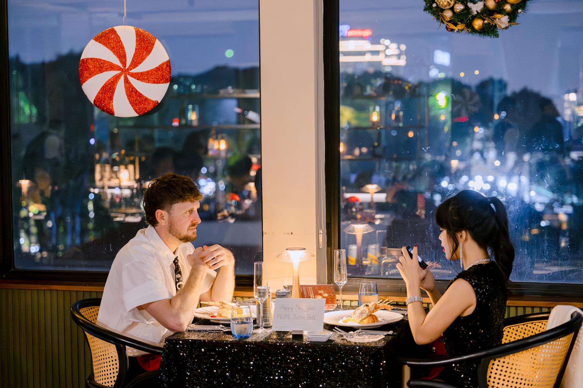 Cloud Nine Saigon: Exclusive Rooftop Dining Experience - Thumbnail 5
