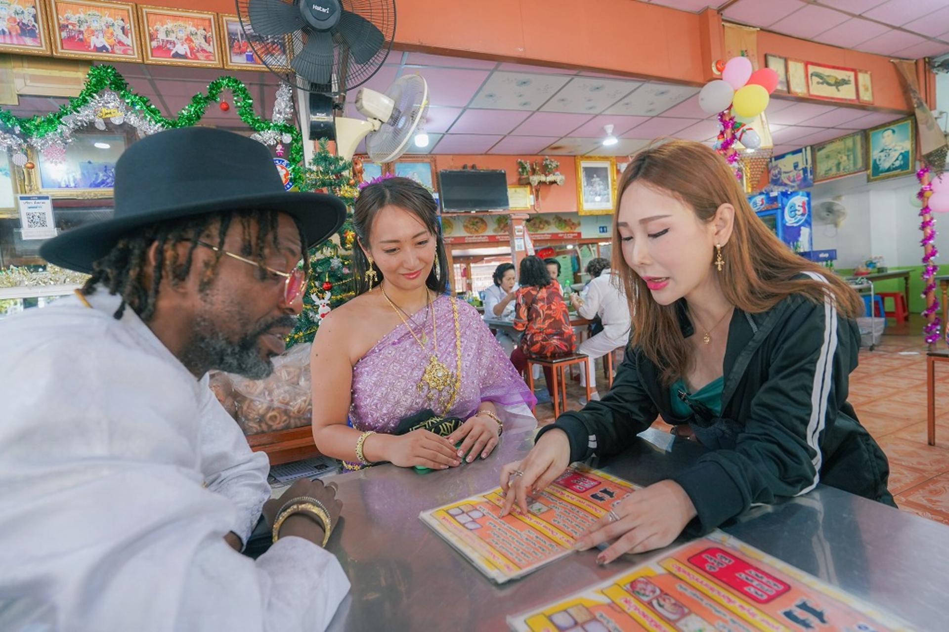Wat Pho, Wat Arun & Flower Market Guided Walking Tour in Bangkok - Thumbnail 13