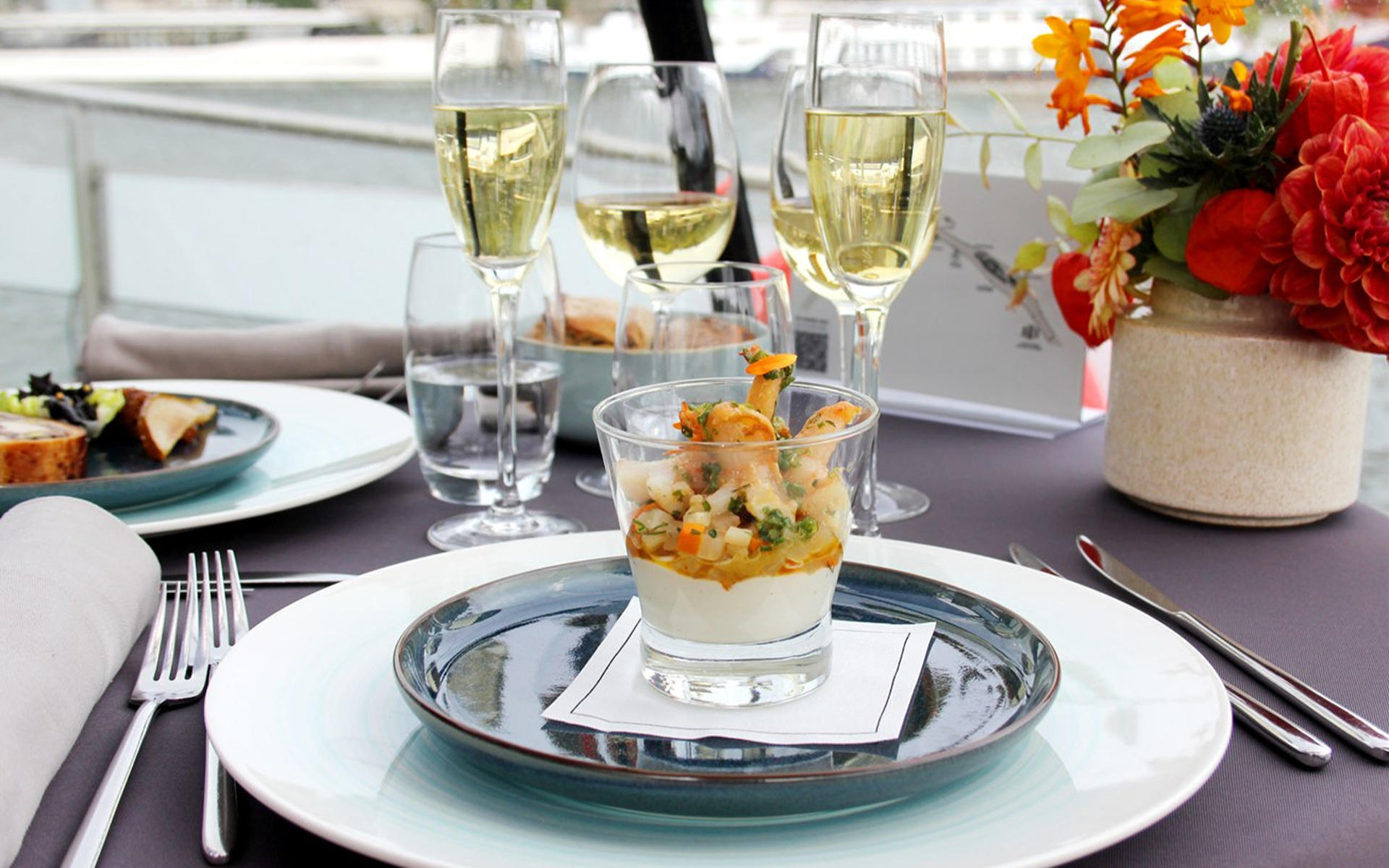 Bateaux Parisiens Seine River Lunch Cruise - Thumbnail 7