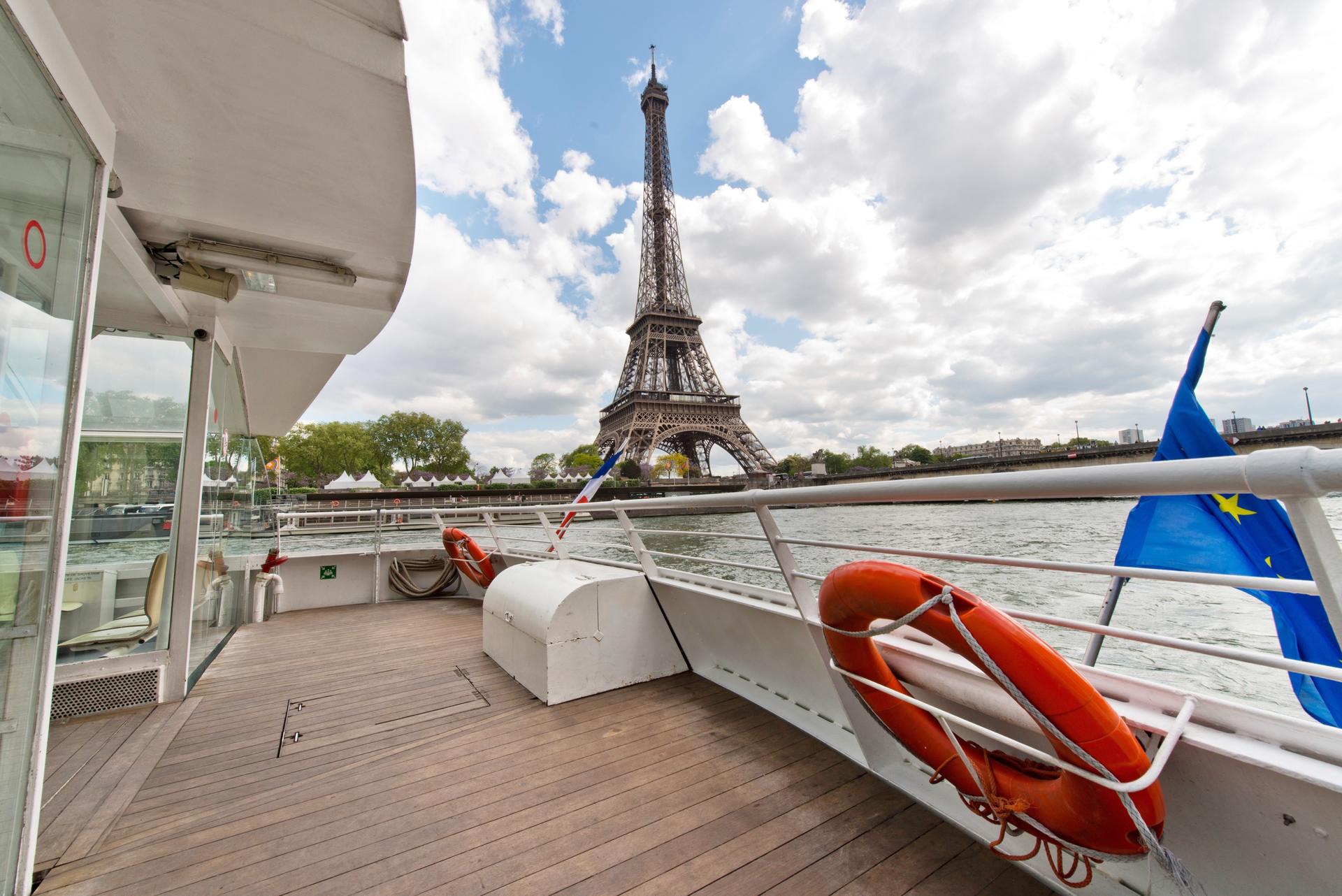 Batobus Seine River Hop-On Hop-Off Boat Tour - Thumbnail 12