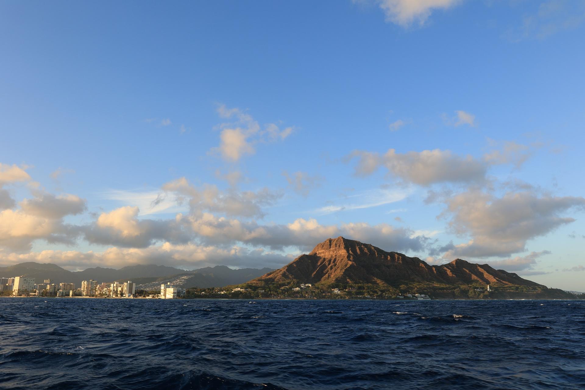 Waikiki Sunset Cruise - Thumbnail 6