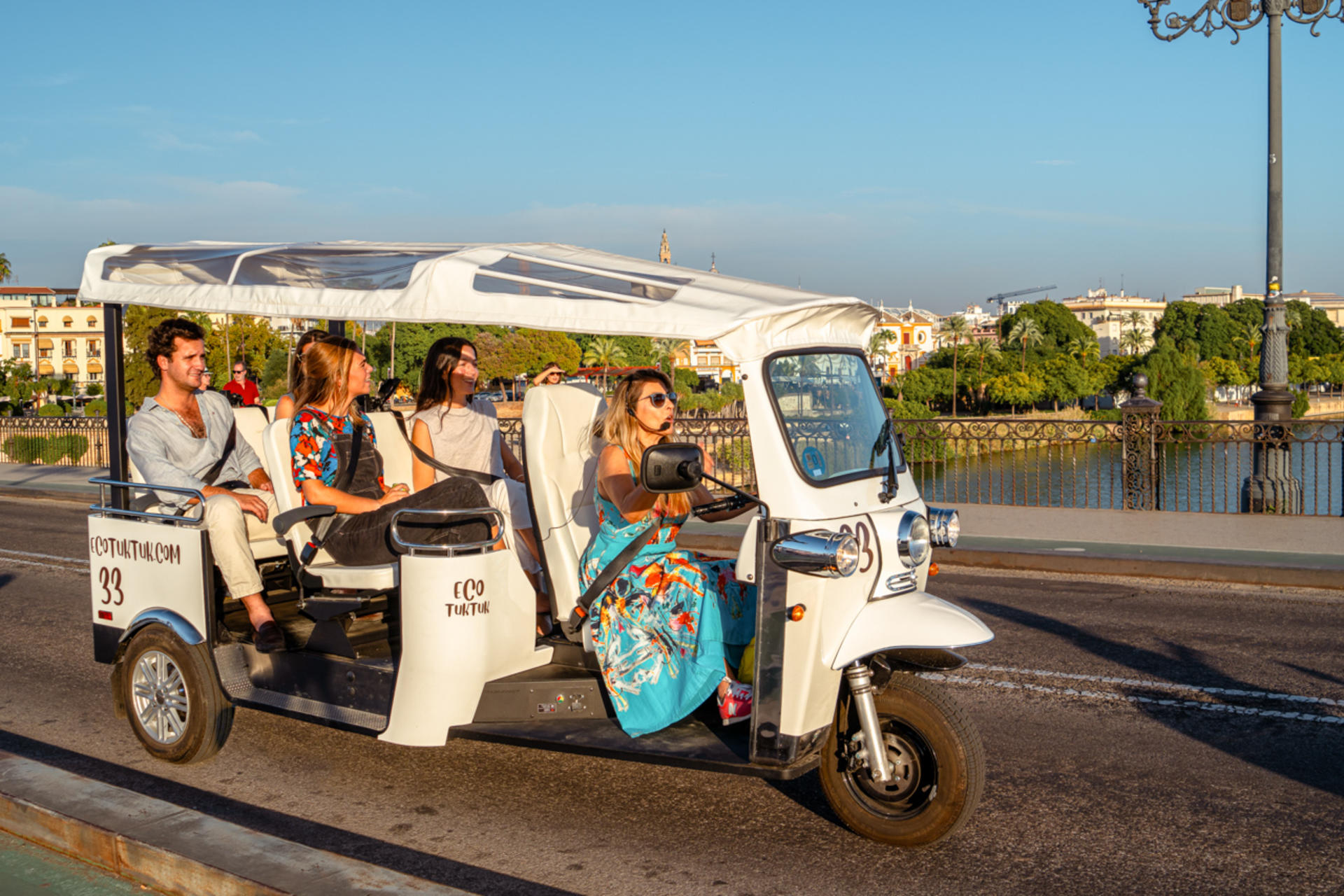 Private Eco Tuk Tuk Tour in Seville - Image 1
