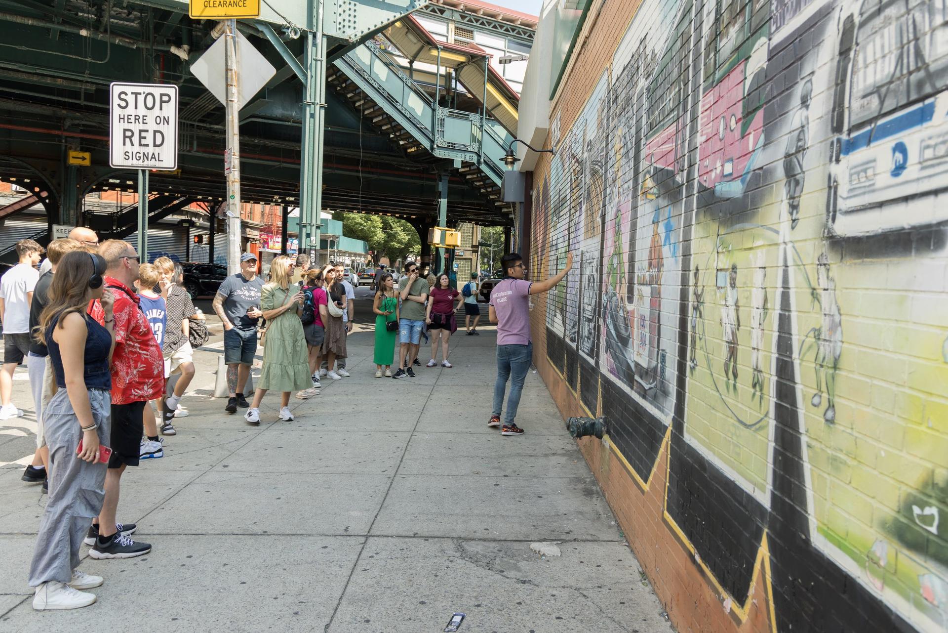 Manhattan, Bronx, Queens & Brooklyn Tour in New York City - Thumbnail 3