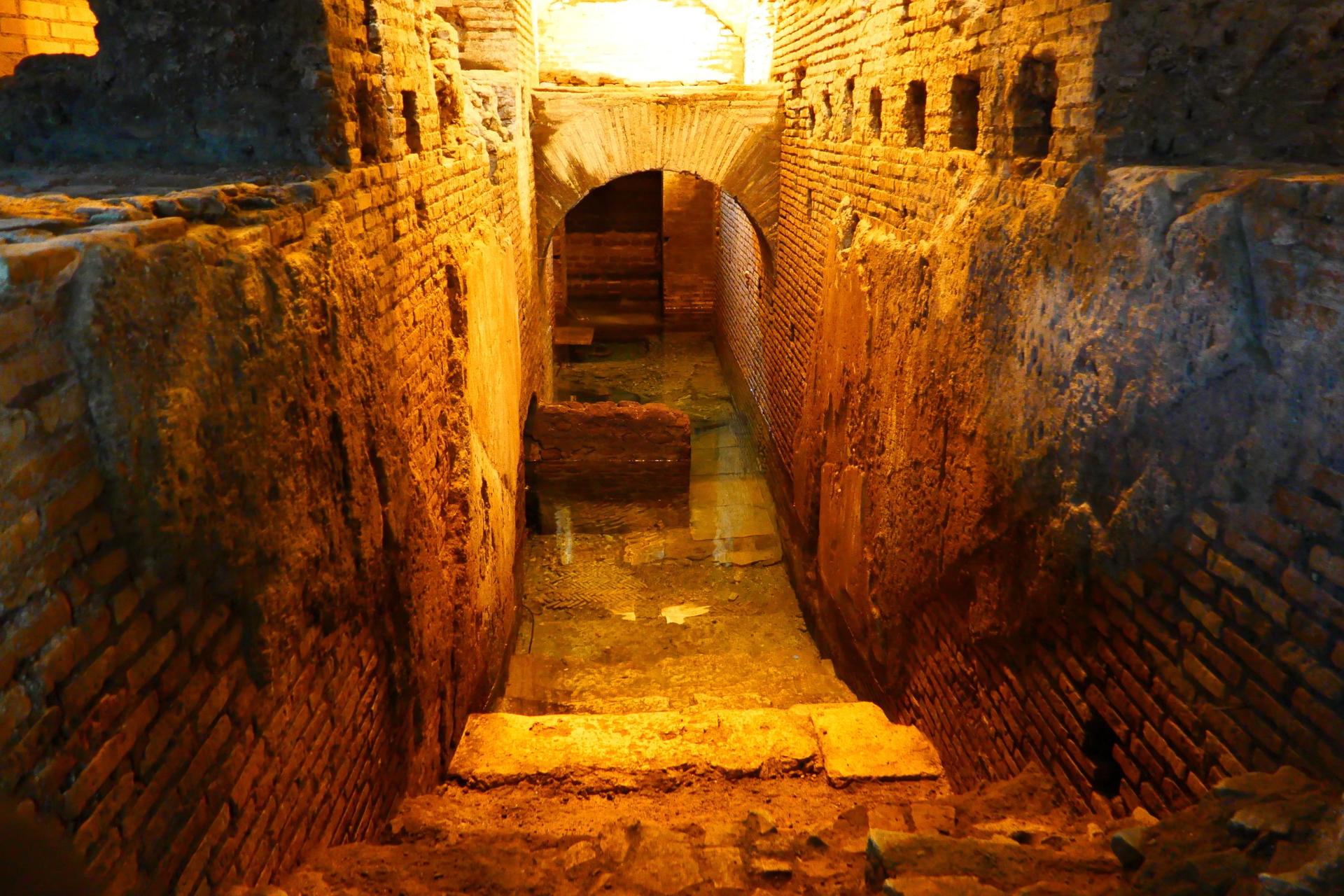 Trevi Fountain and underground tour in Rome - Thumbnail 5
