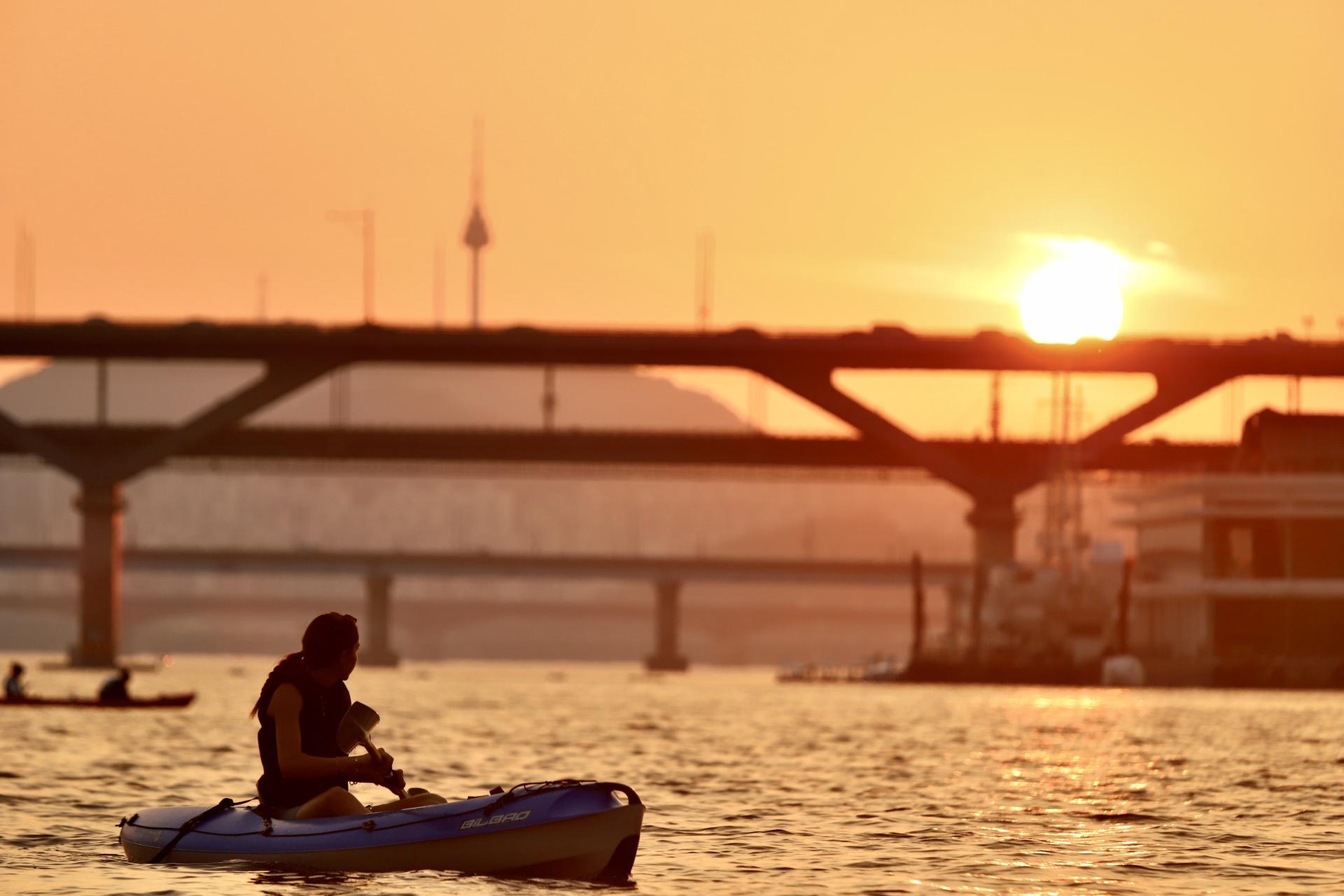 Kayak & SUP Experience on the Han River - Image 1