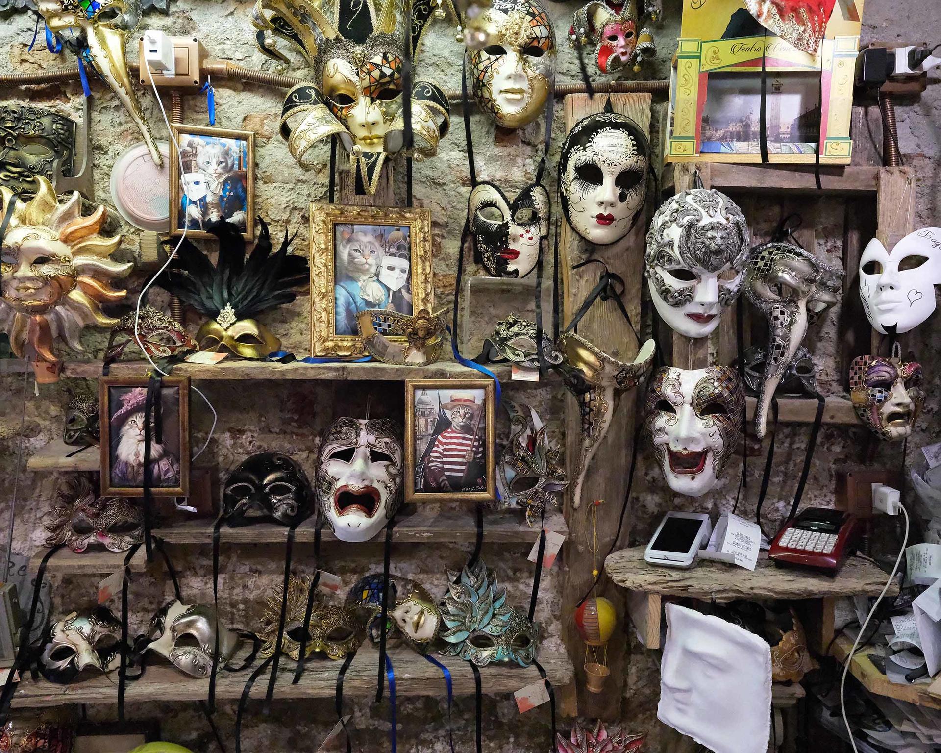 Carnival Mask-Making Workshop in Venice - Thumbnail 12