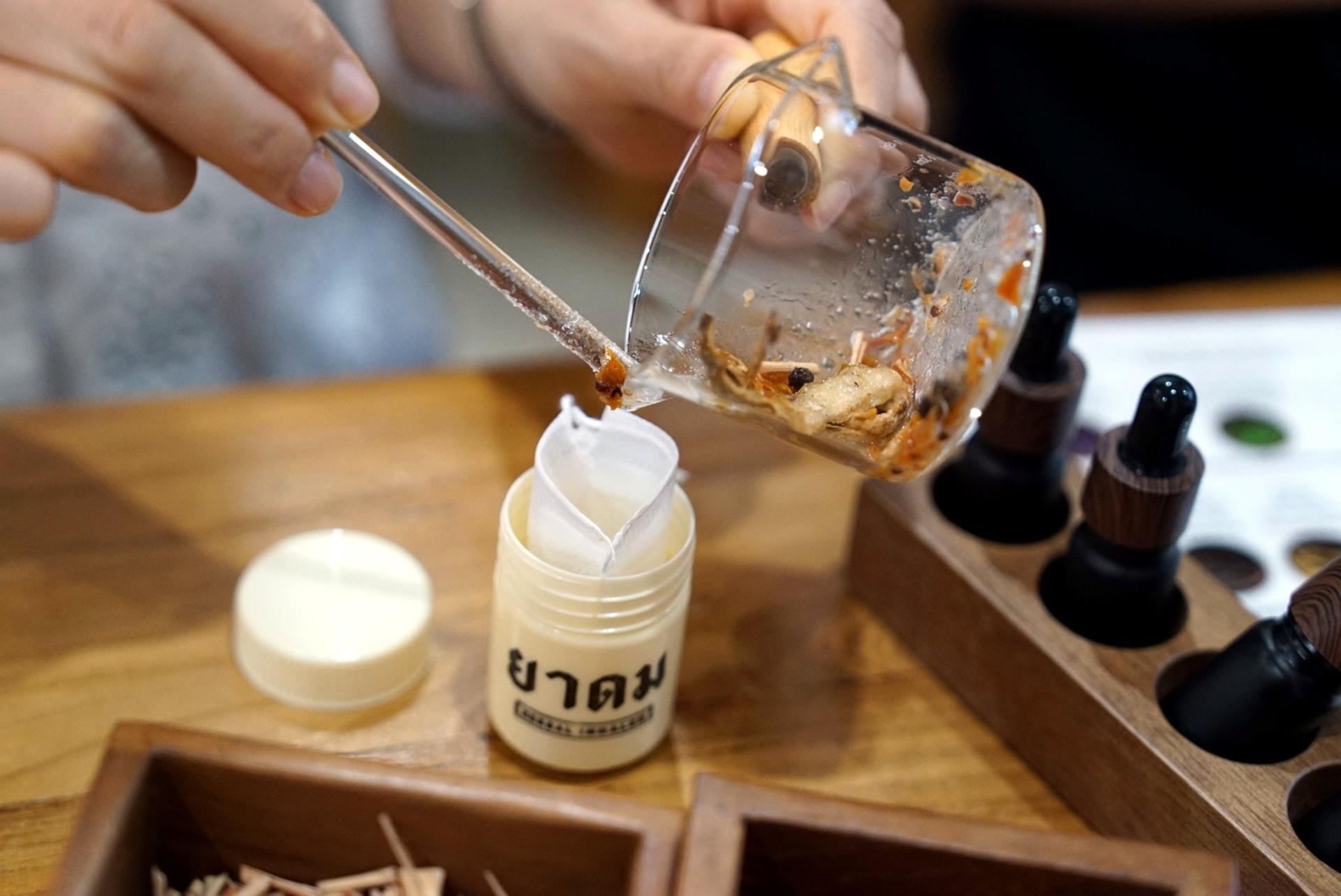 Thai Herbal Tea & Yadom Inhaler Workshop by Mango School in Bangkok - Thumbnail 15