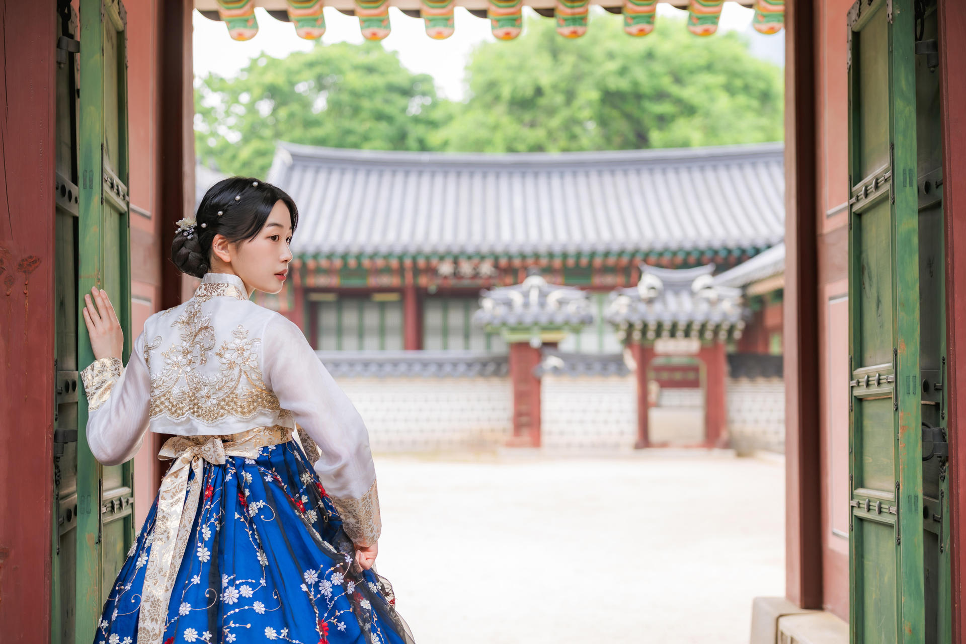 Gyeongbokgung Hanbok & Hairstyling Experience - Thumbnail 39