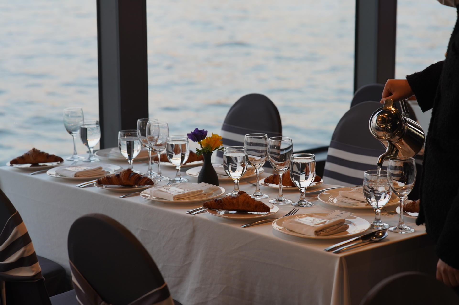Seoul Yeouido Eland Dinner Cruise - Thumbnail 14