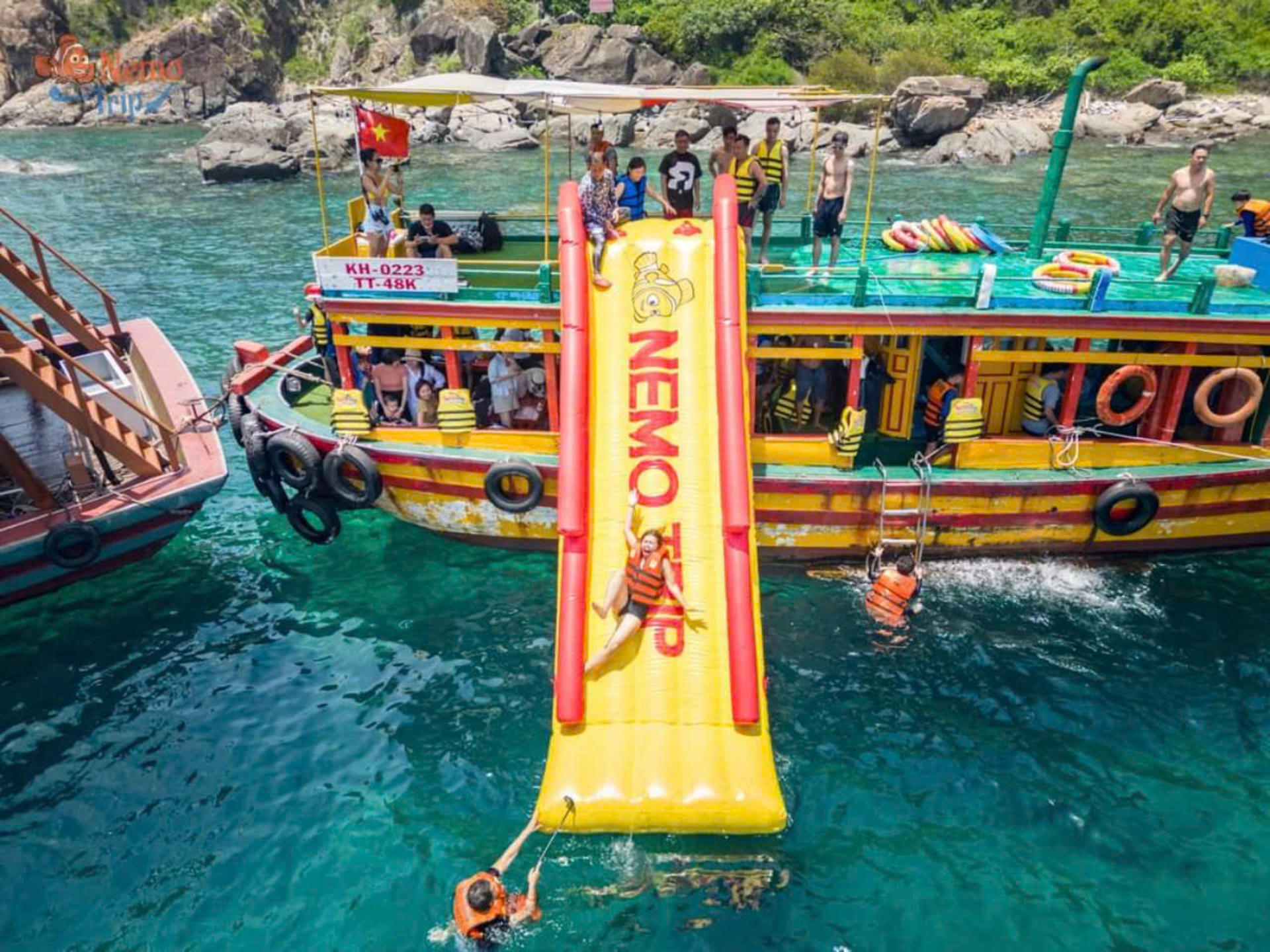 Nha Trang Island hopping tour : Snorkeling & Floating Party - Thumbnail 10