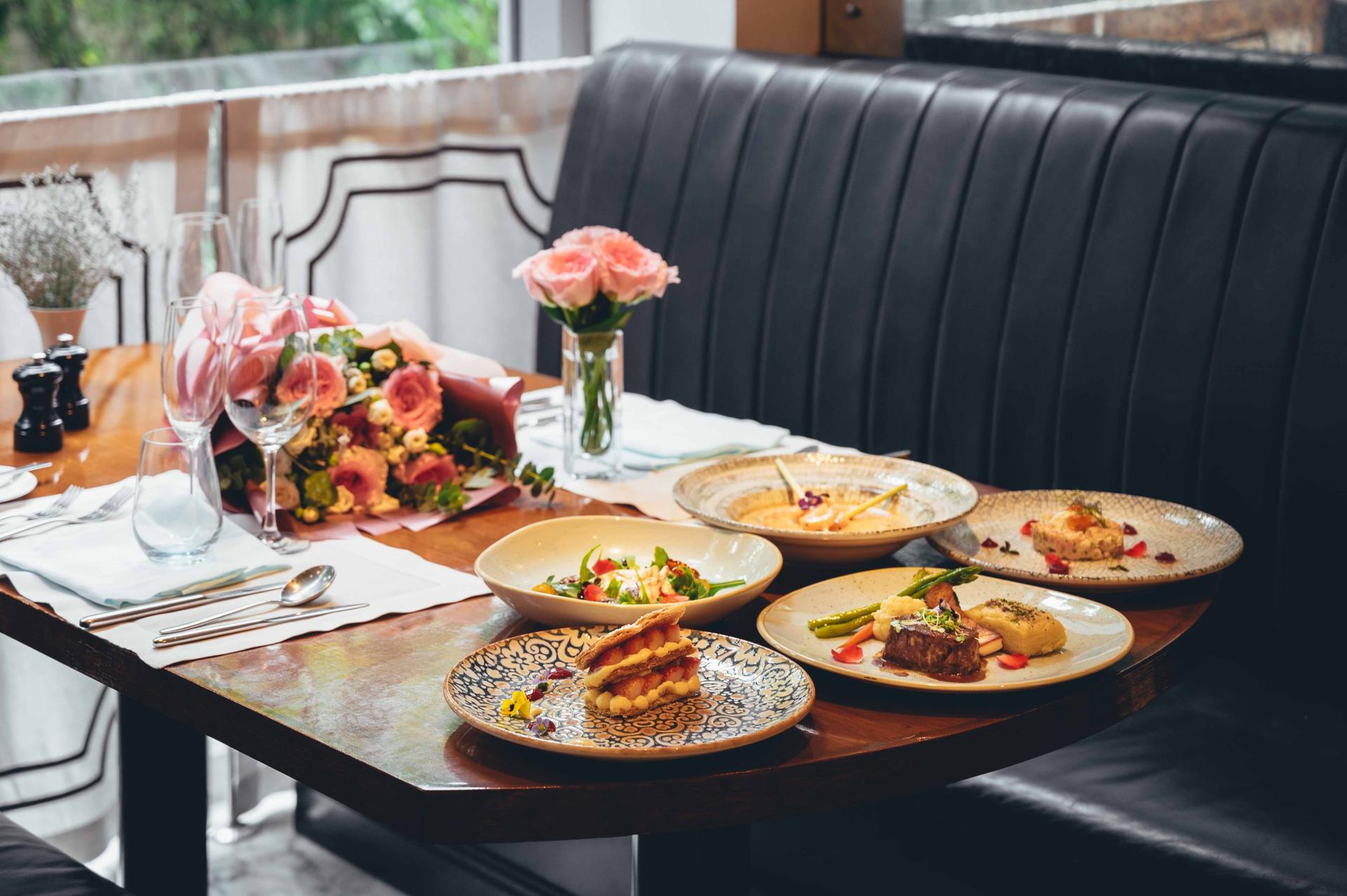 Cafe Claire by Oriental Residence - Thumbnail 3