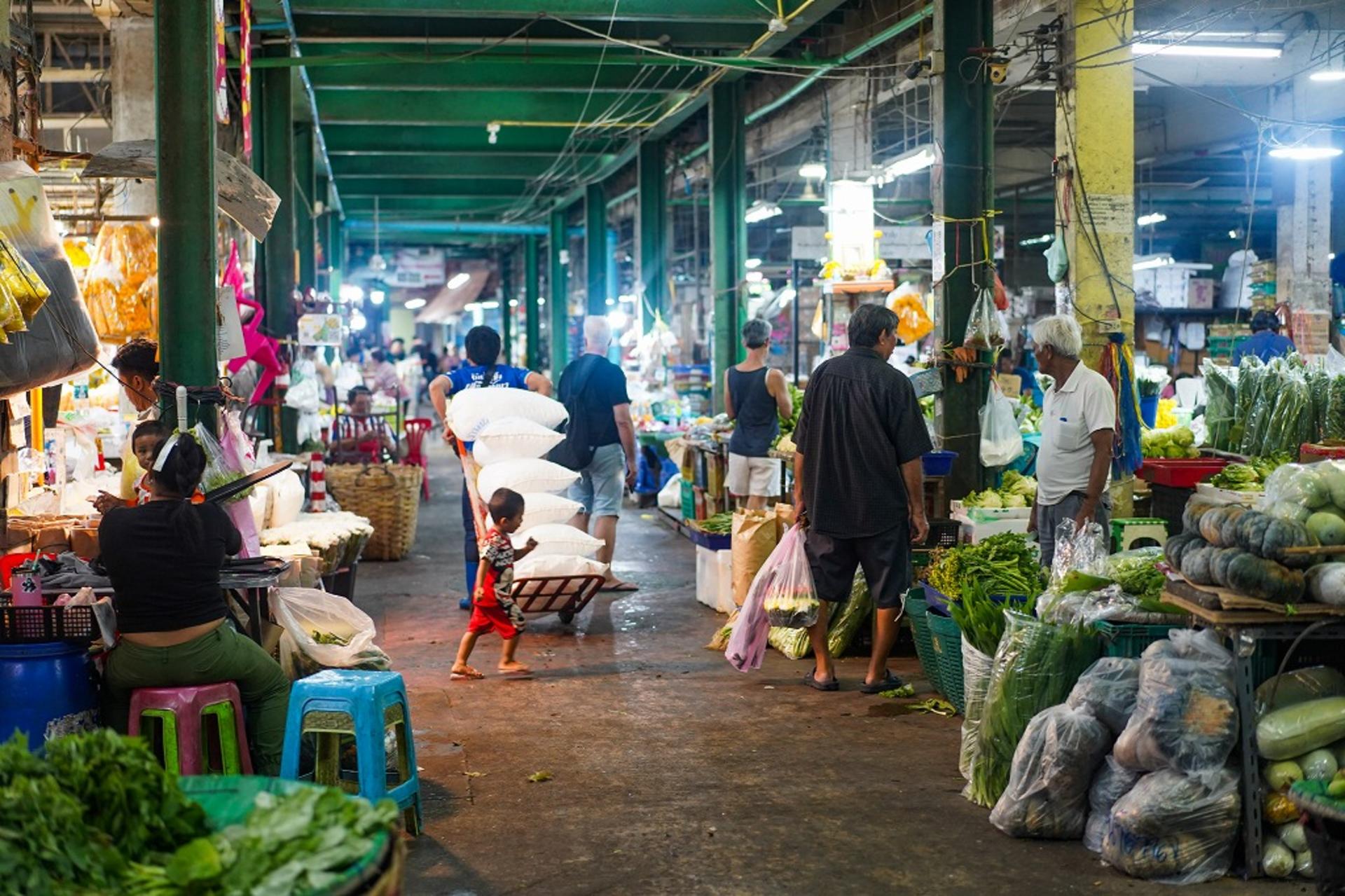 Wat Pho, Wat Arun & Flower Market Guided Walking Tour in Bangkok - Thumbnail 19
